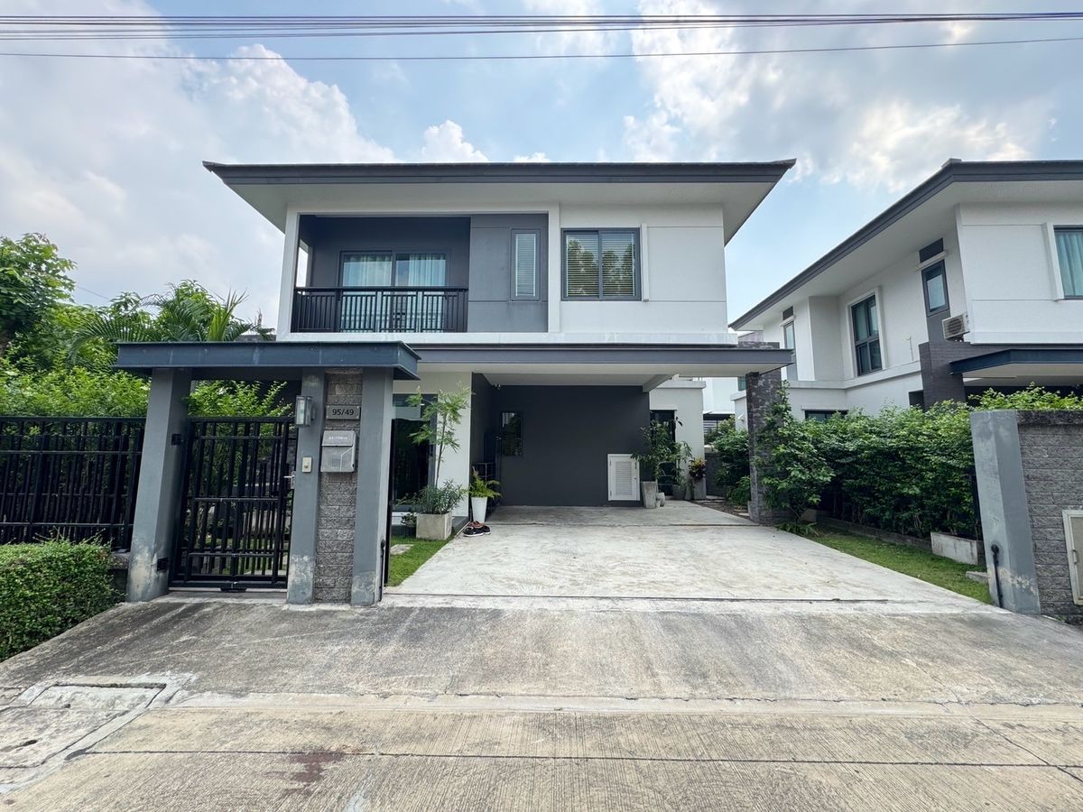 ขายบ้านสมุทรปราการ สำโรง : ขายบ้านเดี่ยวใกล้สนามบิน 3ห้องนอน 3ห้องน้ำ หลังริม ทิศเหนือ สภาพใหม่มาก แถมเฟอร์ แถมเครื่องใช้ไฟฟ้าทั้งบ้าน!  โครงการบริทาเนีย บางนา-กม.12