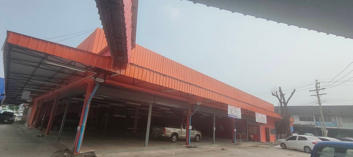 WarehouseKamphaeng Phet : Rent a warehouse in Kamphaeng Phet, dense community, can change the LVESTRAM room or do Airbnb.
