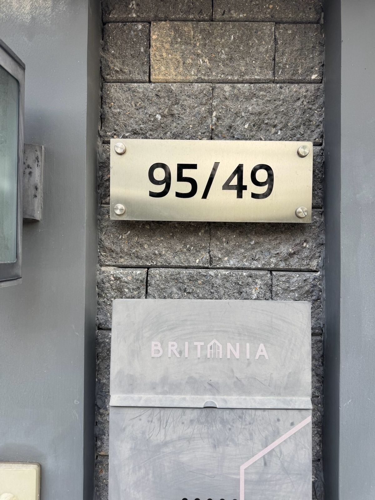 ขายบ้านสมุทรปราการ สำโรง : ขายบ้านเดี่ยวใกล้สนามบิน 3ห้องนอน 3ห้องน้ำ หลังริม ทิศเหนือ บ้านสวยมาก แถมเฟอร์ แถมเครื่องใช้ไฟฟ้าทั้งบ้าน!  โครงการบริทาเนีย บางนา-กม.12