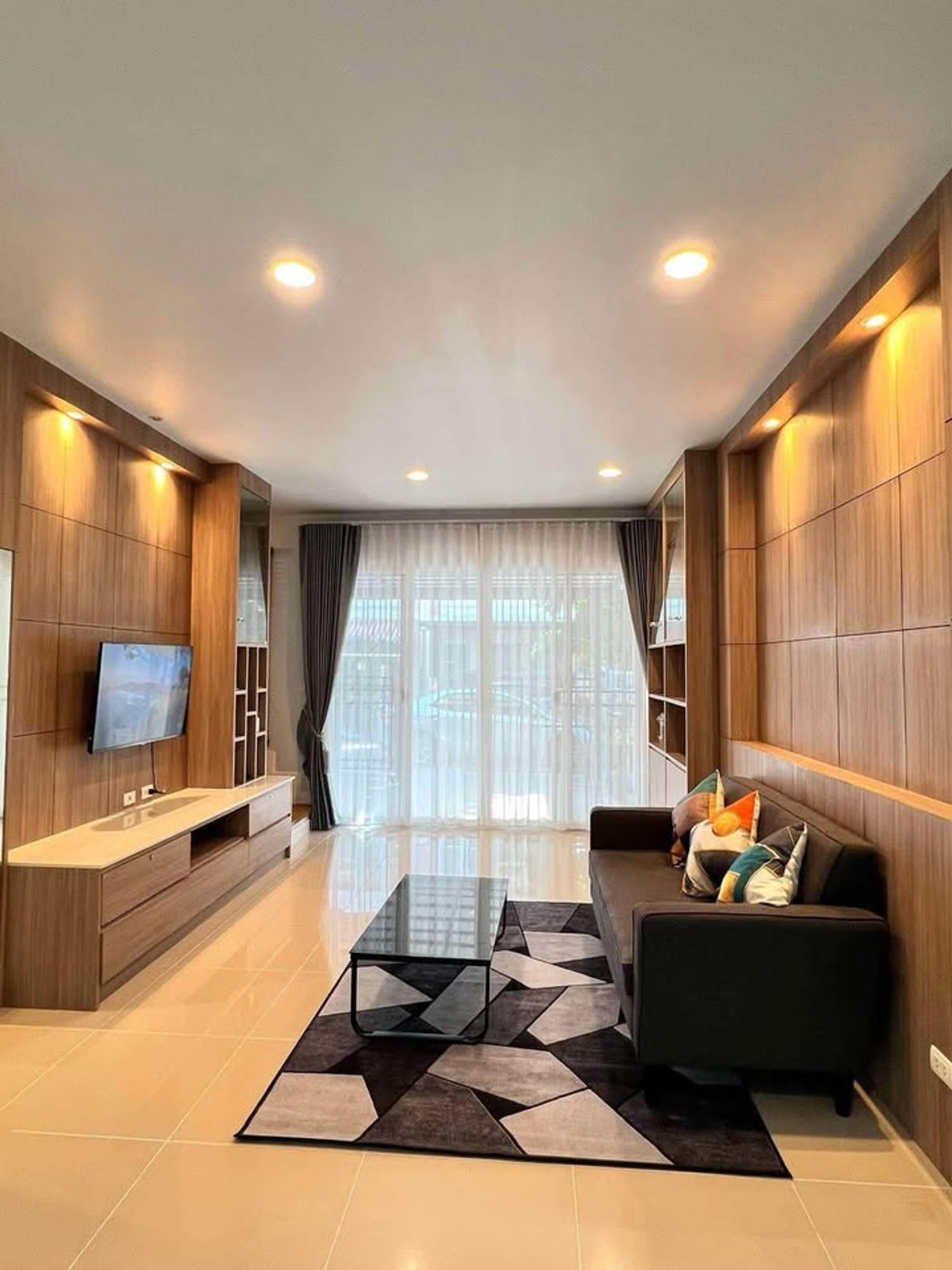 For RentTownhomeLadkrabang, Suwannaphum Airport : 3 bedroom townhome, opposite Robinson, Lat Krabang, newly decorated, very good condition, ready to move in