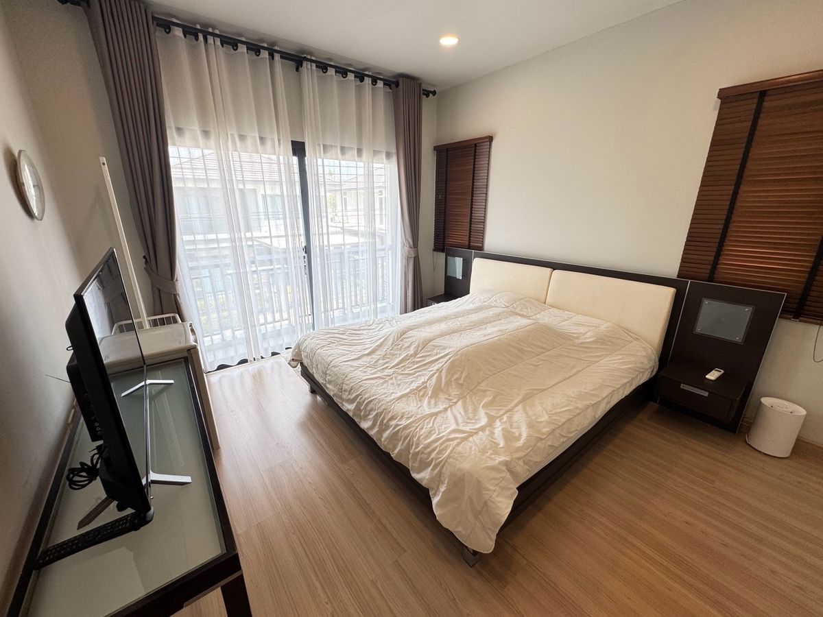 ขายบ้านสมุทรปราการ สำโรง : ขายบ้านเดี่ยวใกล้สนามบิน 3ห้องนอน 3ห้องน้ำ หลังริม ทิศเหนือ บ้านสวยมาก แถมเฟอร์ แถมเครื่องใช้ไฟฟ้าทั้งบ้าน!  โครงการบริทาเนีย บางนา-กม.12