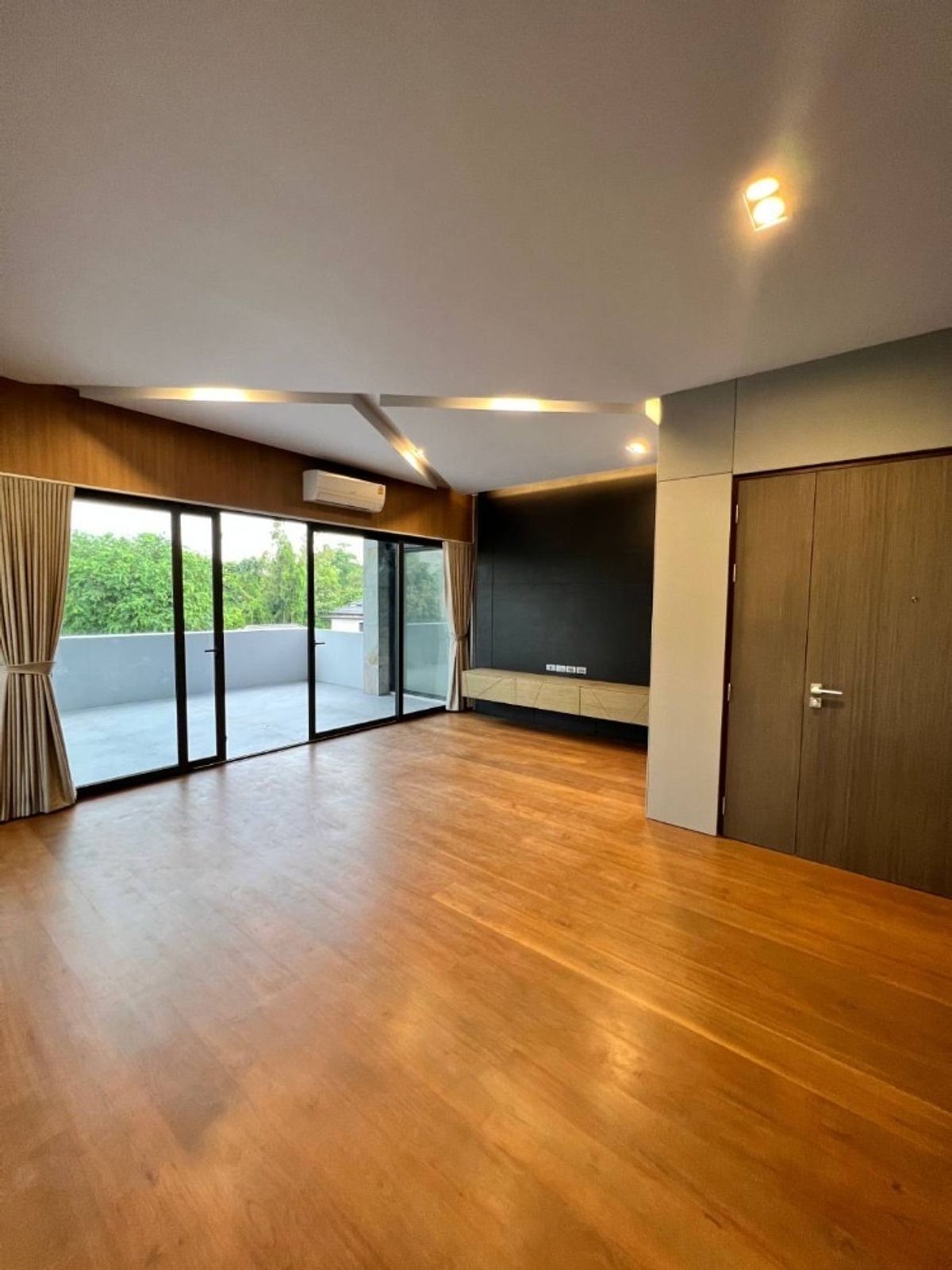 For SaleHouseBang Sue, Wong Sawang, Tao Pun : 📢👇 บ้านเดี่ยว สร้างใหม่ 3 ชั้น พร้อมลิฟท์ และ สระว่ายน้ำเกลือ ในบ้าน สไตล์โมเดิร์น อยู่ในแหล่งชุมชน เดินทางสะดวกหลายเส้นทาง