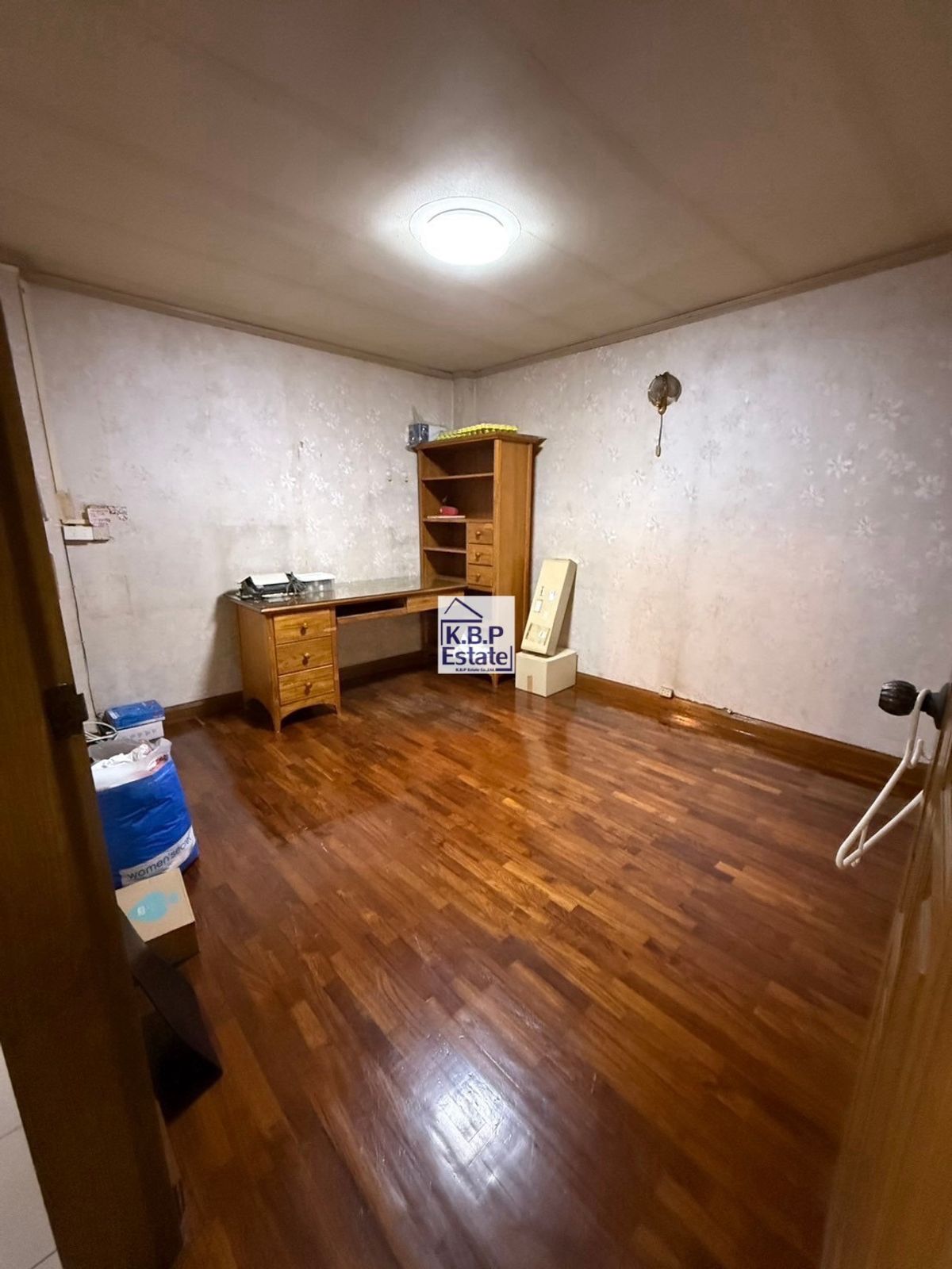 ขายทาวน์โฮมสาทร นราธิวาส : ขายบ้านทาวน์เฮ้าส์ ทำเลสาทร-เจริญราษฏร์10  // 35ตร.ว 7ห้องนอน 4ห้องน้ำ 13,500,000บาท