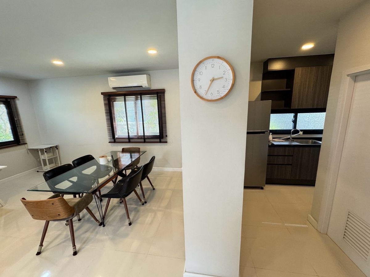 ขายบ้านสมุทรปราการ สำโรง : ขายบ้านเดี่ยวใกล้สนามบิน 3ห้องนอน 3ห้องน้ำ หลังริม ทิศเหนือ บ้านสวยมาก แถมเฟอร์ แถมเครื่องใช้ไฟฟ้าทั้งบ้าน!  โครงการบริทาเนีย บางนา-กม.12