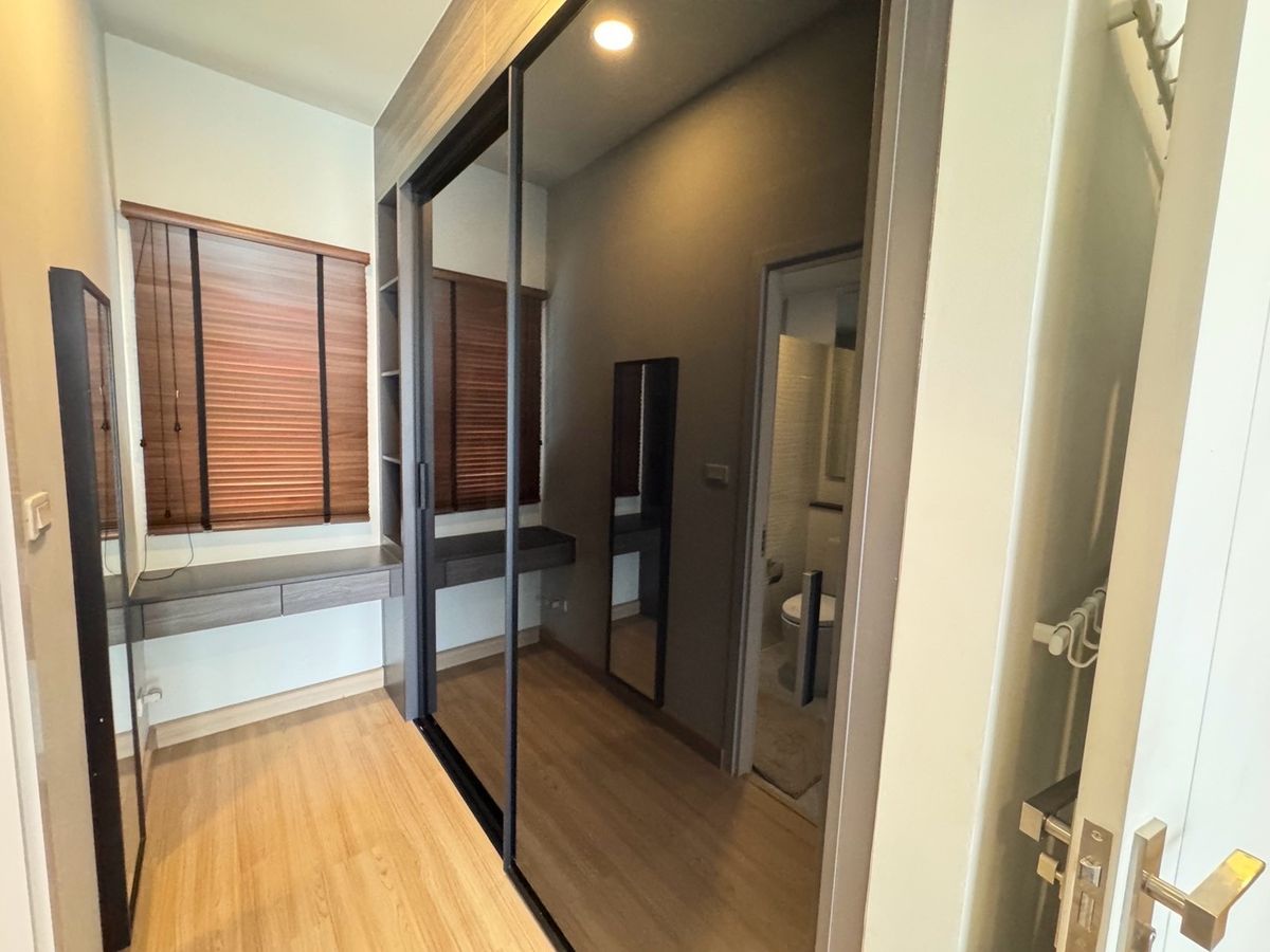 ขายบ้านสมุทรปราการ สำโรง : ขายบ้านเดี่ยวใกล้สนามบิน 3ห้องนอน 3ห้องน้ำ หลังริม ทิศเหนือ บ้านสวยมาก แถมเฟอร์ แถมเครื่องใช้ไฟฟ้าทั้งบ้าน!  โครงการบริทาเนีย บางนา-กม.12