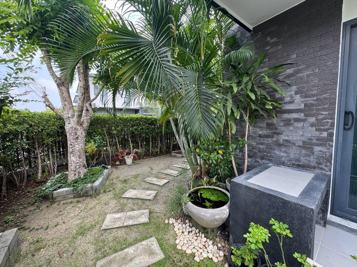 ขายบ้านสมุทรปราการ สำโรง : ขายบ้านเดี่ยวใกล้สนามบิน 3ห้องนอน 3ห้องน้ำ หลังริม ทิศเหนือ บ้านสวยมาก แถมเฟอร์ แถมเครื่องใช้ไฟฟ้าทั้งบ้าน!  โครงการบริทาเนีย บางนา-กม.12