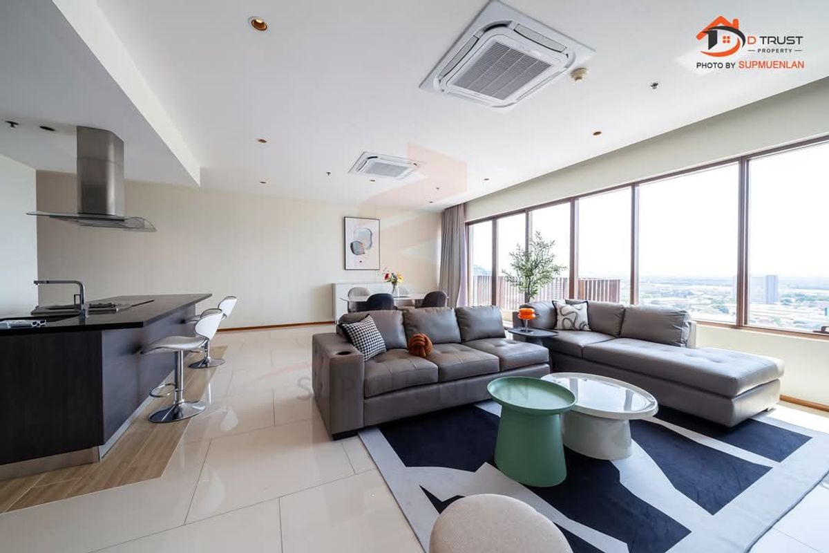 For RentCondoSukhumvit, Asoke, Thonglor : The Emporio Place Sukhumvit 24 is near BTS Phrom Phong, Floor 24, Building B 161 sq. M. 4 bedrooms, 5 bathrooms, beautiful river views, good condition rooms.
