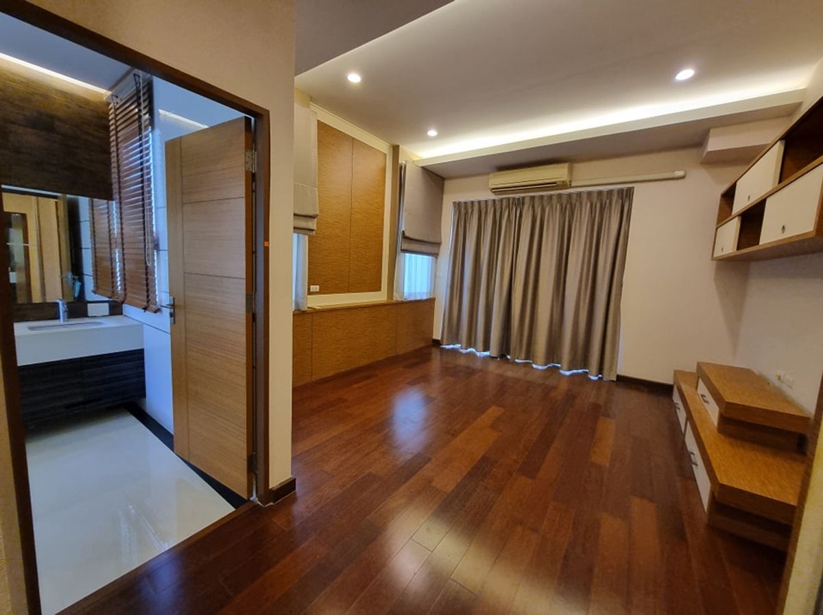 ขายบ้านลาดพร้าว เซ็นทรัลลาดพร้าว : ขายบ้าน 2 ชั้น 3 ห้องนอน The Gallery House Pattern [HV250105]