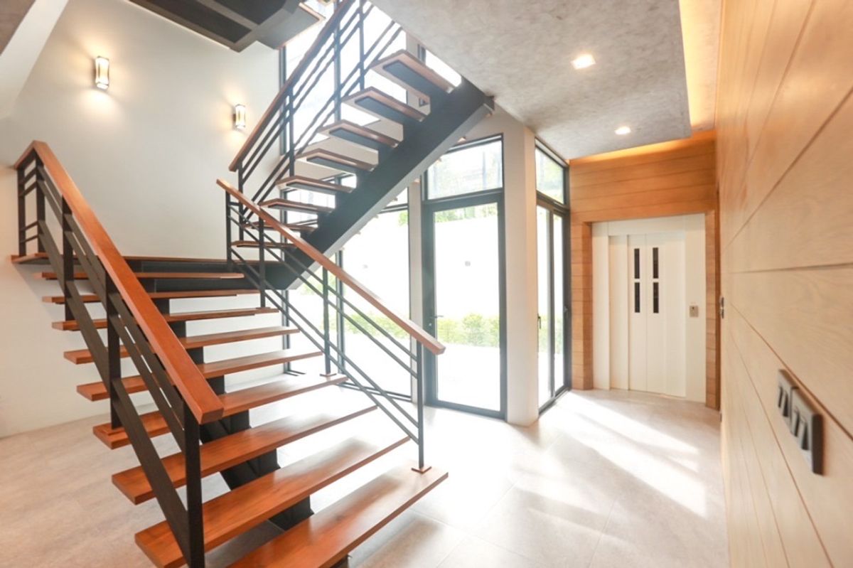 For SaleHouseBang Sue, Wong Sawang, Tao Pun : 📢👇 บ้านเดี่ยว สร้างใหม่ 3 ชั้น พร้อมลิฟท์ และ สระว่ายน้ำเกลือ ในบ้าน สไตล์โมเดิร์น อยู่ในแหล่งชุมชน เดินทางสะดวกหลายเส้นทาง