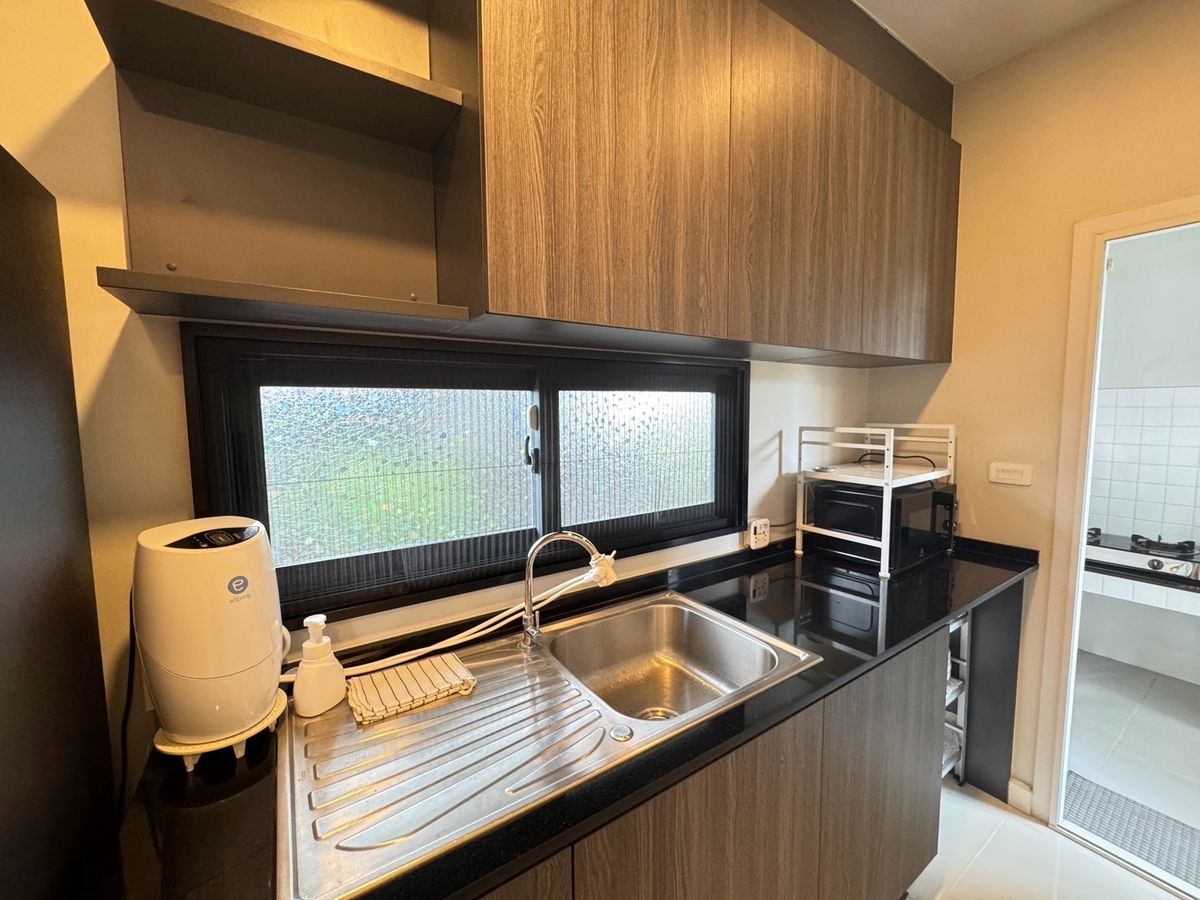 ขายบ้านสมุทรปราการ สำโรง : ขายบ้านเดี่ยวใกล้สนามบิน 3ห้องนอน 3ห้องน้ำ หลังริม ทิศเหนือ บ้านสวยมาก แถมเฟอร์ แถมเครื่องใช้ไฟฟ้าทั้งบ้าน!  โครงการบริทาเนีย บางนา-กม.12