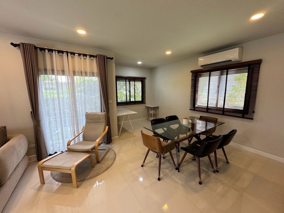 ขายบ้านสมุทรปราการ สำโรง : ขายบ้านเดี่ยวใกล้สนามบิน 3ห้องนอน 3ห้องน้ำ หลังริม ทิศเหนือ บ้านสวยมาก แถมเฟอร์ แถมเครื่องใช้ไฟฟ้าทั้งบ้าน!  โครงการบริทาเนีย บางนา-กม.12