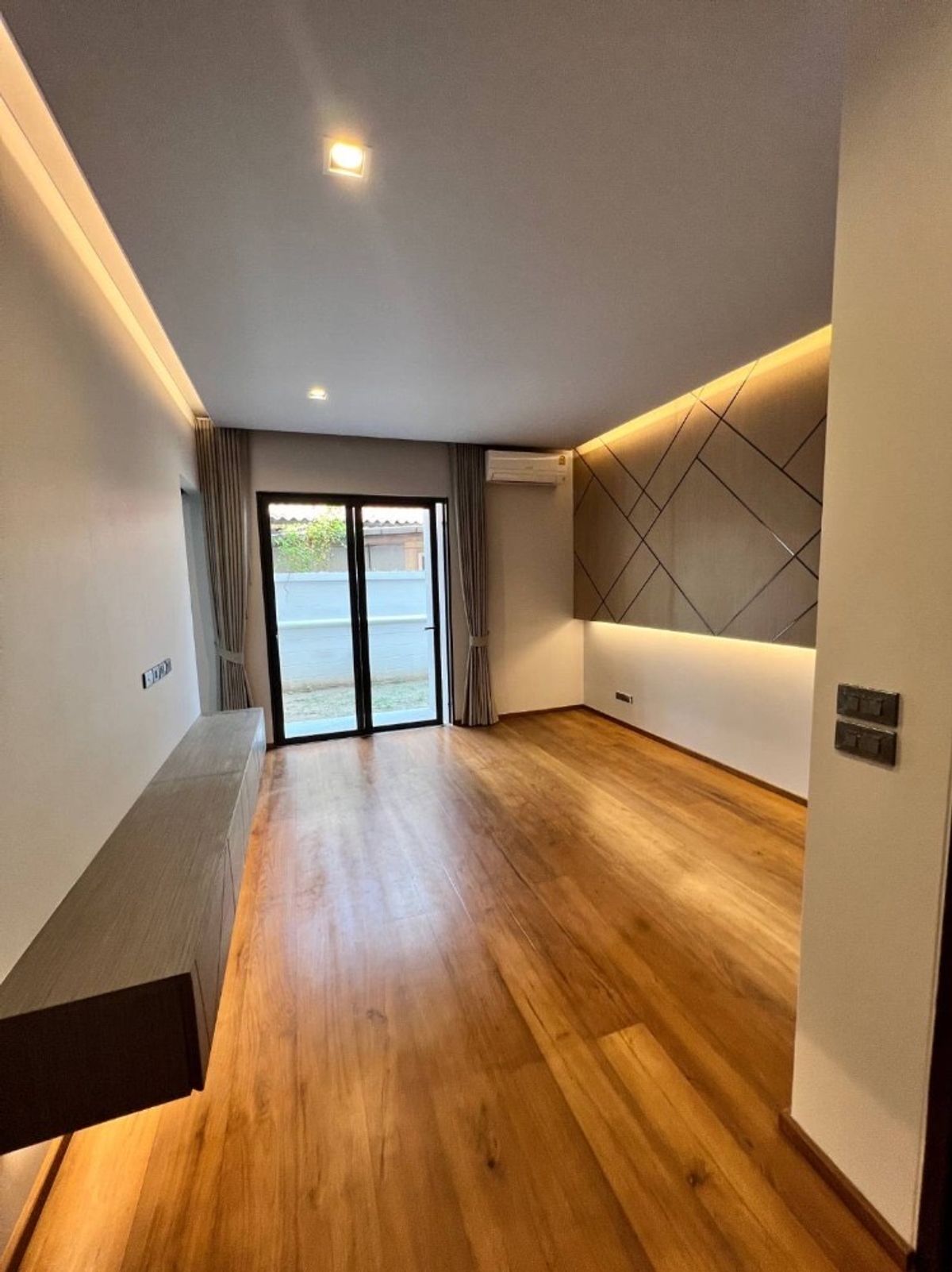 For SaleHouseBang Sue, Wong Sawang, Tao Pun : 📢👇 บ้านเดี่ยว สร้างใหม่ 3 ชั้น พร้อมลิฟท์ และ สระว่ายน้ำเกลือ ในบ้าน สไตล์โมเดิร์น อยู่ในแหล่งชุมชน เดินทางสะดวกหลายเส้นทาง