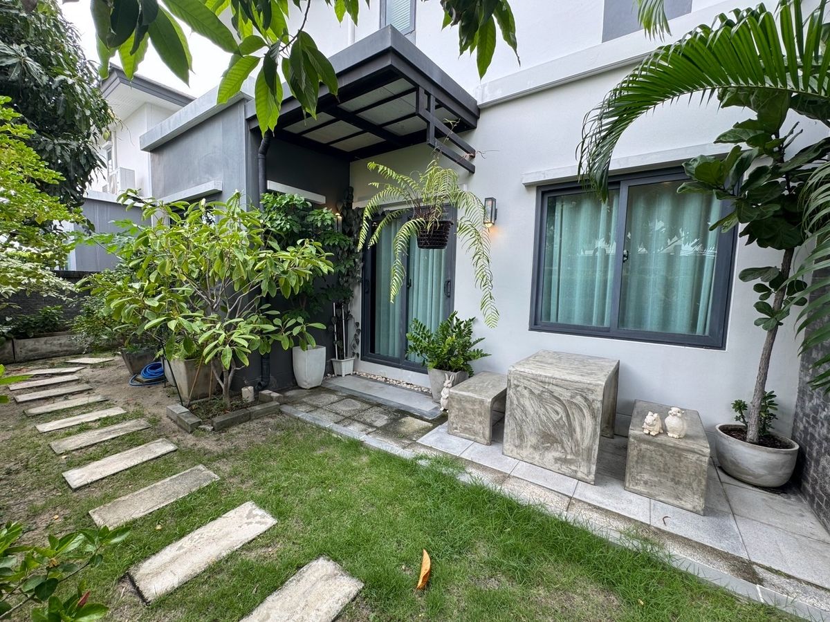 ขายบ้านสมุทรปราการ สำโรง : ขายบ้านเดี่ยวใกล้สนามบิน 3ห้องนอน 3ห้องน้ำ หลังริม ทิศเหนือ บ้านสวยมาก แถมเฟอร์ แถมเครื่องใช้ไฟฟ้าทั้งบ้าน!  โครงการบริทาเนีย บางนา-กม.12