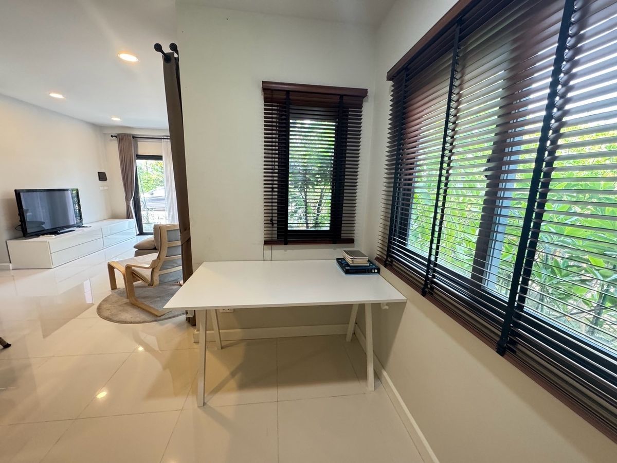 ขายบ้านสมุทรปราการ สำโรง : ขายบ้านเดี่ยวใกล้สนามบิน 3ห้องนอน 3ห้องน้ำ หลังริม ทิศเหนือ บ้านสวยมาก แถมเฟอร์ แถมเครื่องใช้ไฟฟ้าทั้งบ้าน!  โครงการบริทาเนีย บางนา-กม.12