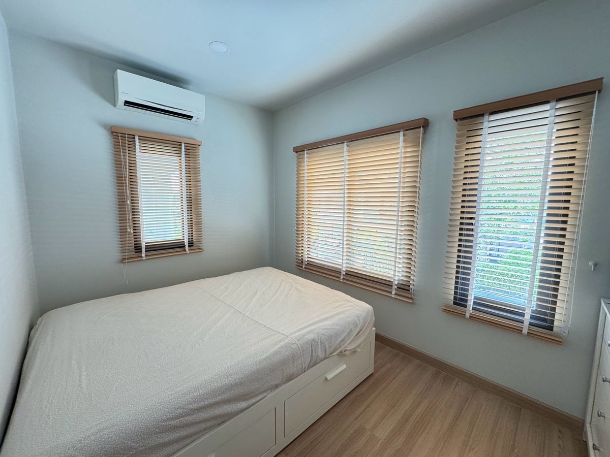 ขายบ้านสมุทรปราการ สำโรง : ขายบ้านเดี่ยวใกล้สนามบิน 3ห้องนอน 3ห้องน้ำ หลังริม ทิศเหนือ บ้านสวยมาก แถมเฟอร์ แถมเครื่องใช้ไฟฟ้าทั้งบ้าน!  โครงการบริทาเนีย บางนา-กม.12