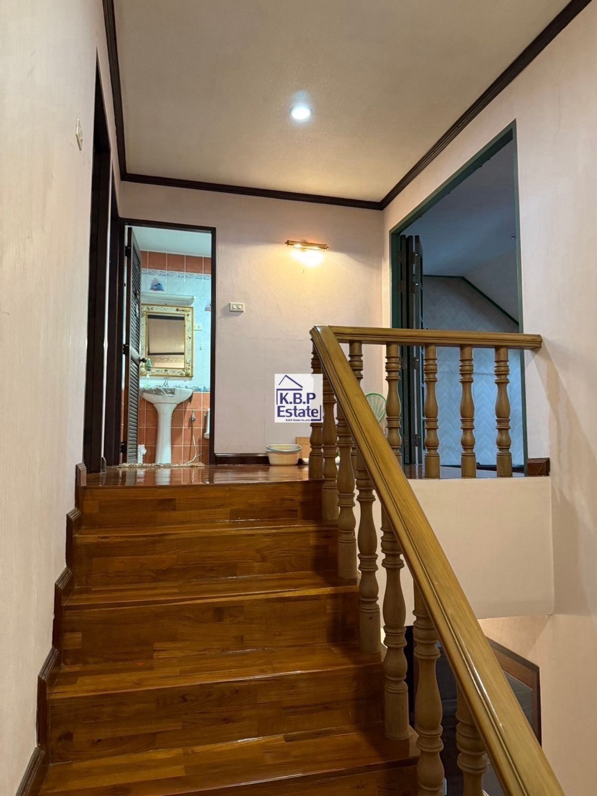 ขายทาวน์โฮมสาทร นราธิวาส : ขายบ้านทาวน์เฮ้าส์ ทำเลสาทร-เจริญราษฏร์10  // 35ตร.ว 7ห้องนอน 4ห้องน้ำ 13,500,000บาท