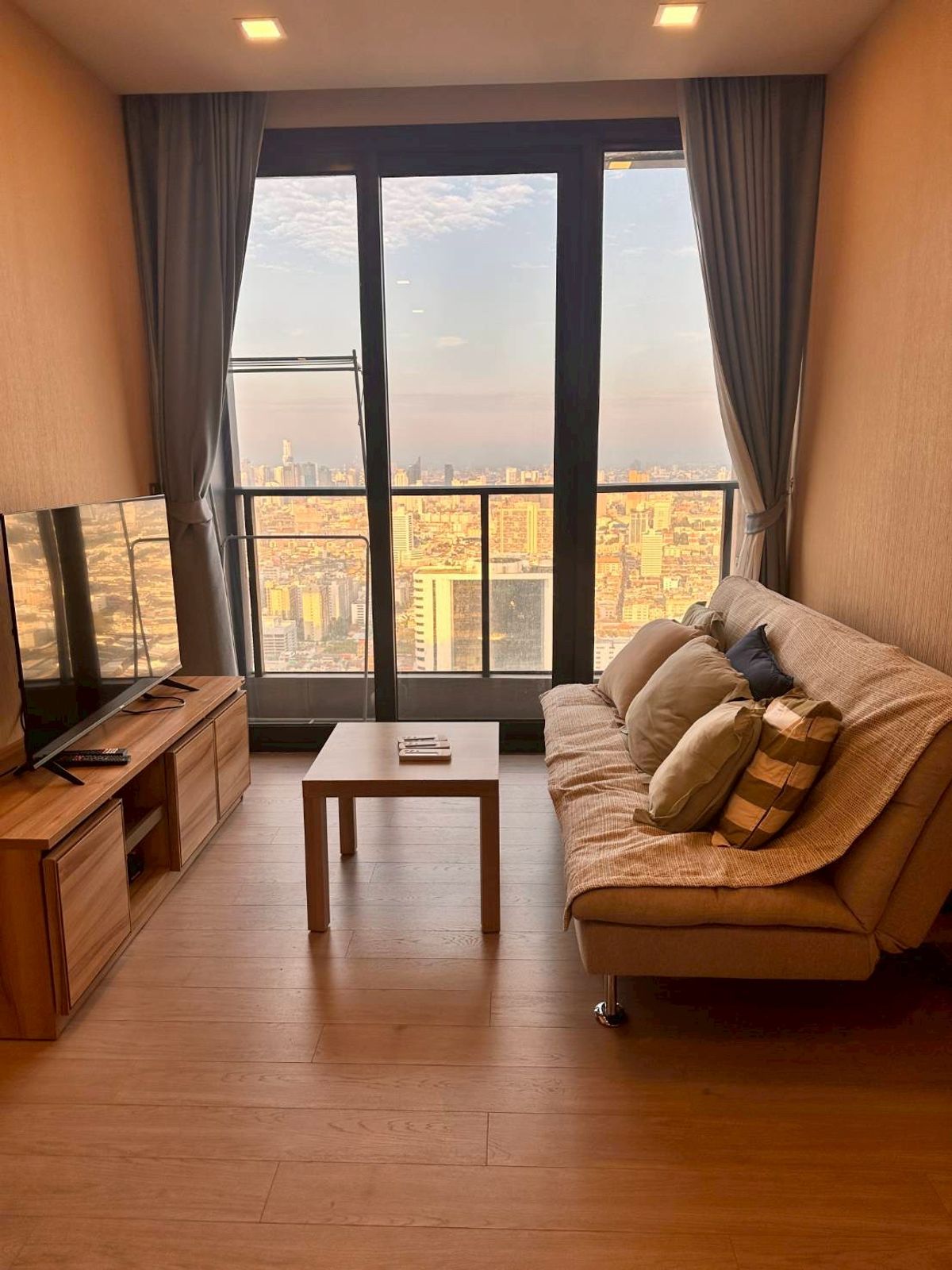 For RentCondoRama9, Petchburi, RCA : LTHC12182 - One 9 Five - Rama 9 for Rent Size 58 SQM. 2 Beds 2 Baths Near MRT Rama 9 Station Only 50K/Month