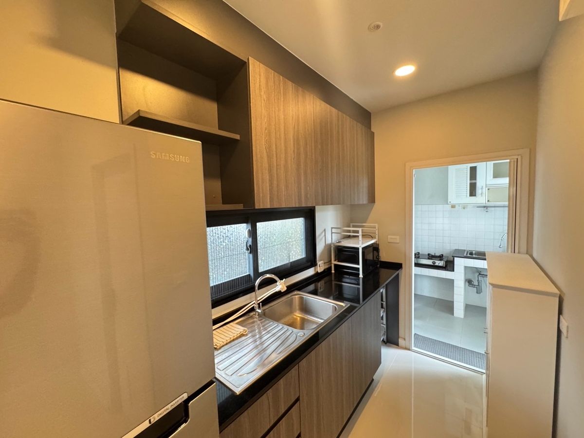 ขายบ้านสมุทรปราการ สำโรง : ขายบ้านเดี่ยวใกล้สนามบิน 3ห้องนอน 3ห้องน้ำ หลังริม ทิศเหนือ บ้านสวยมาก แถมเฟอร์ แถมเครื่องใช้ไฟฟ้าทั้งบ้าน!  โครงการบริทาเนีย บางนา-กม.12