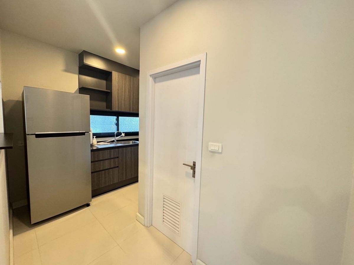 ขายบ้านสมุทรปราการ สำโรง : ขายบ้านเดี่ยวใกล้สนามบิน 3ห้องนอน 3ห้องน้ำ หลังริม ทิศเหนือ บ้านสวยมาก แถมเฟอร์ แถมเครื่องใช้ไฟฟ้าทั้งบ้าน!  โครงการบริทาเนีย บางนา-กม.12