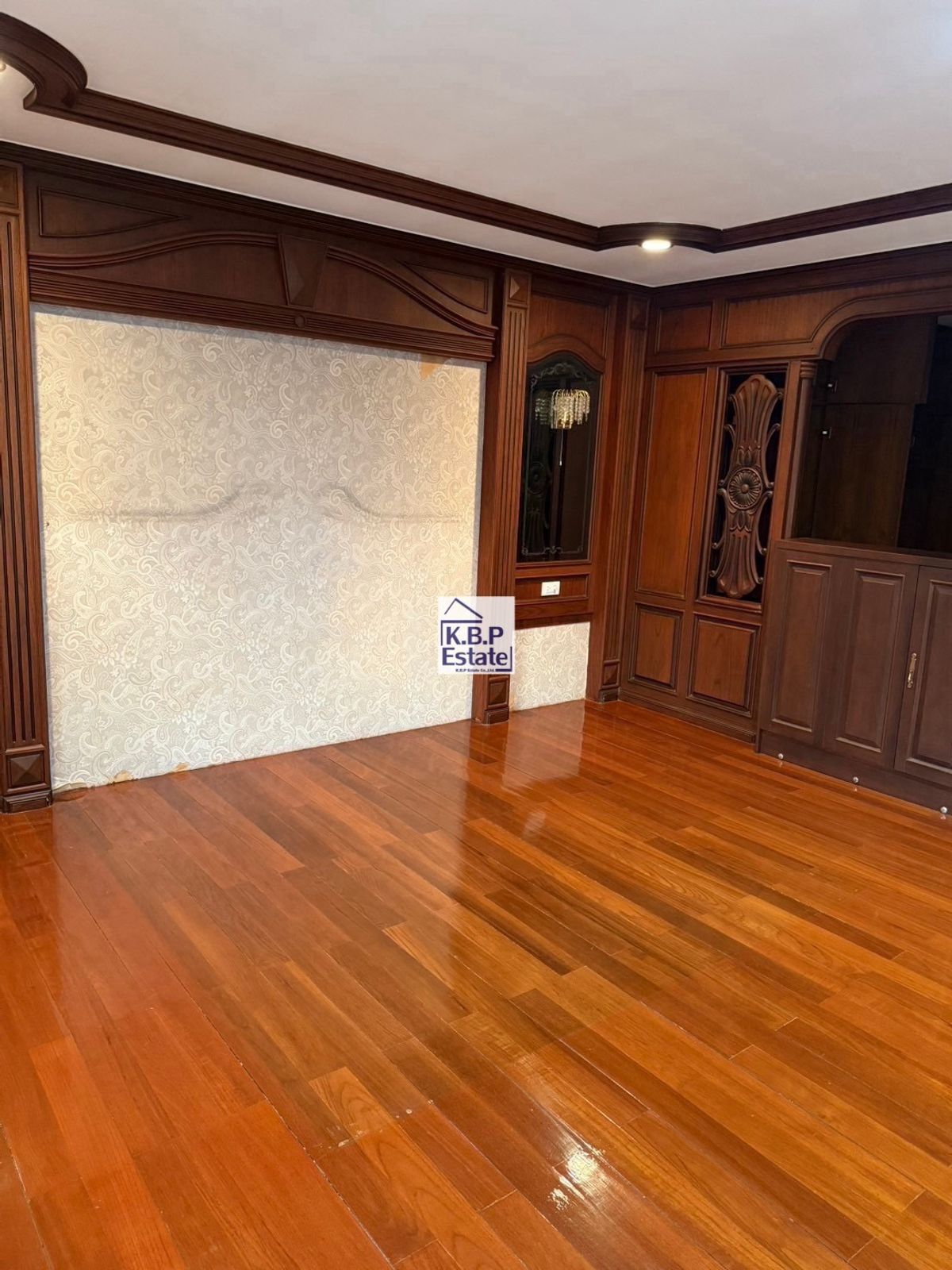 ขายทาวน์โฮมสาทร นราธิวาส : ขายบ้านทาวน์เฮ้าส์ ทำเลสาทร-เจริญราษฏร์10  // 35ตร.ว 7ห้องนอน 4ห้องน้ำ 13,500,000บาท