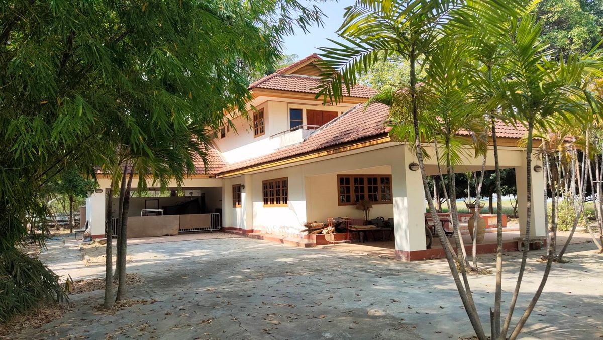 For SaleLandChiang Mai : Land for sale, good location with buildings Near shopping and hospitals in Chiang Mai The best location that should not be missed!