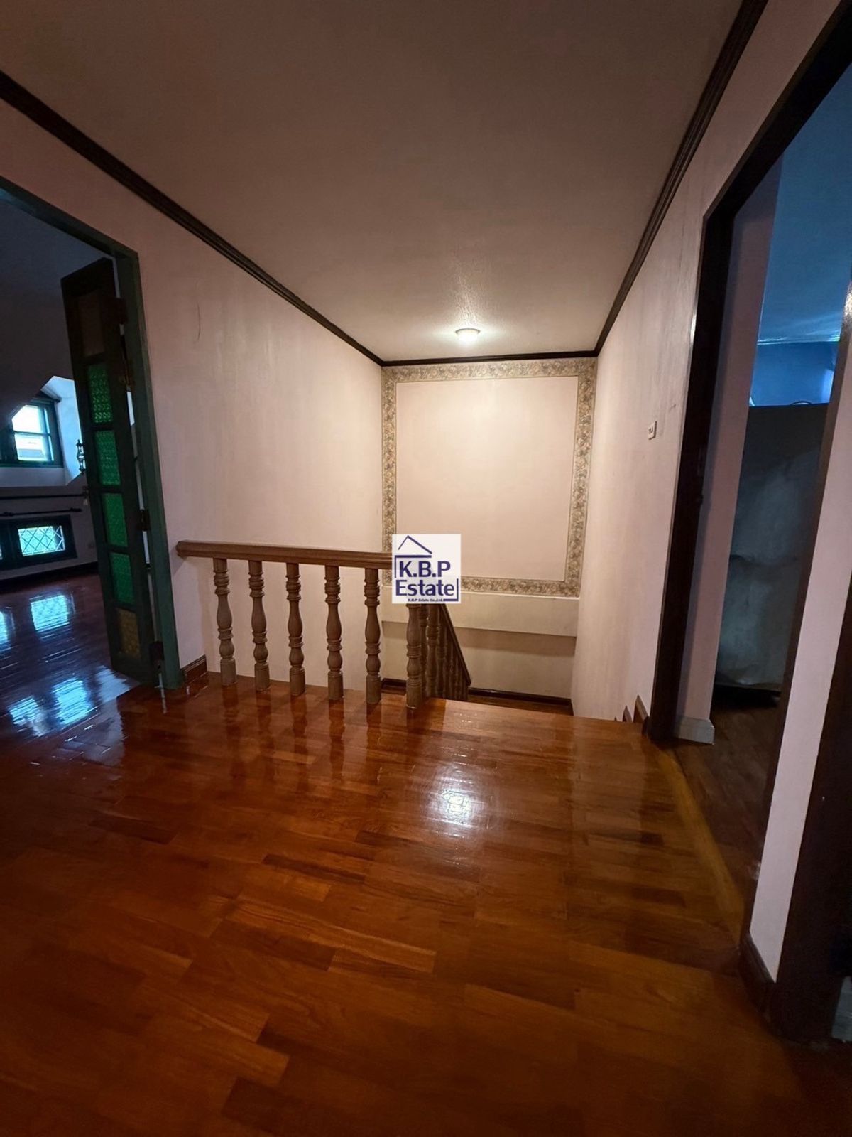 ขายทาวน์โฮมสาทร นราธิวาส : ขายบ้านทาวน์เฮ้าส์ ทำเลสาทร-เจริญราษฏร์10  // 35ตร.ว 7ห้องนอน 4ห้องน้ำ 13,500,000บาท