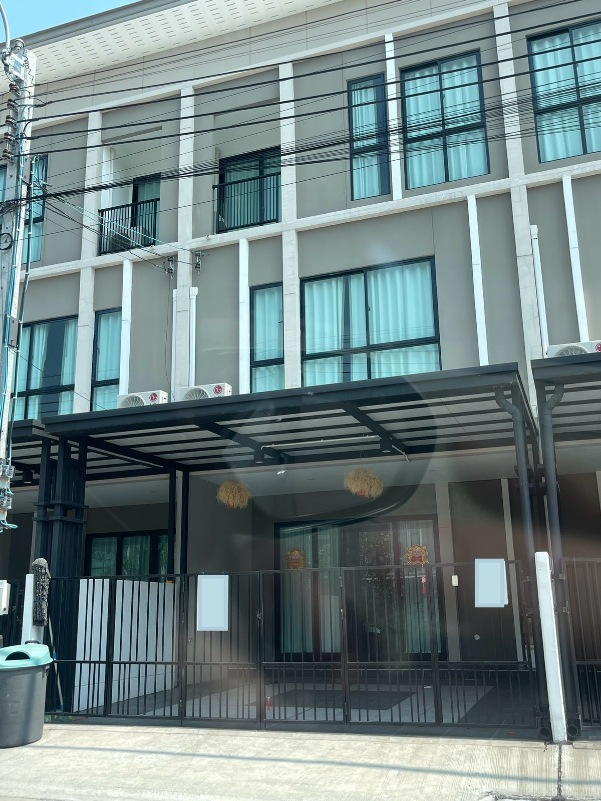 ให้เช่าทาวน์โฮมพัฒนาการ ศรีนครินทร์ : Patio Srinakarin Rama 9 3 bedrooms 3 bathrooms 2 living area 191 Sqm 10 mins to Wellington College