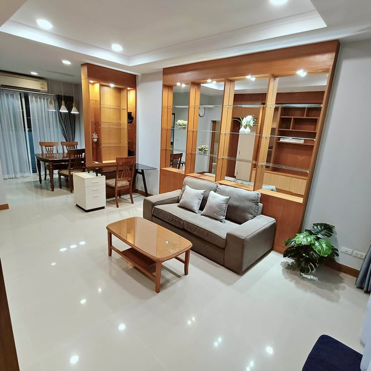 ให้เช่าทาวน์โฮมลาดกระบัง สุวรรณภูมิ : ทาวน์โฮม 3 ห้องนอน 3 ห้องน้ำ ตรงข้ามโรบินสัน ลาดกระบัง ตกแต่งใหม่ สภาพดีมาก สะอาด พร้อมเข้าอยู่ 
