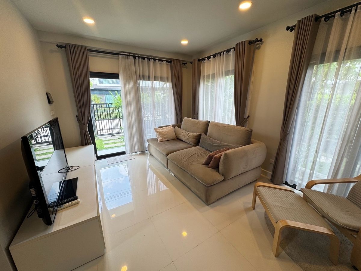 ขายบ้านสมุทรปราการ สำโรง : ขายบ้านเดี่ยวใกล้สนามบิน 3ห้องนอน 3ห้องน้ำ หลังริม ทิศเหนือ บ้านสวยมาก แถมเฟอร์ แถมเครื่องใช้ไฟฟ้าทั้งบ้าน!  โครงการบริทาเนีย บางนา-กม.12