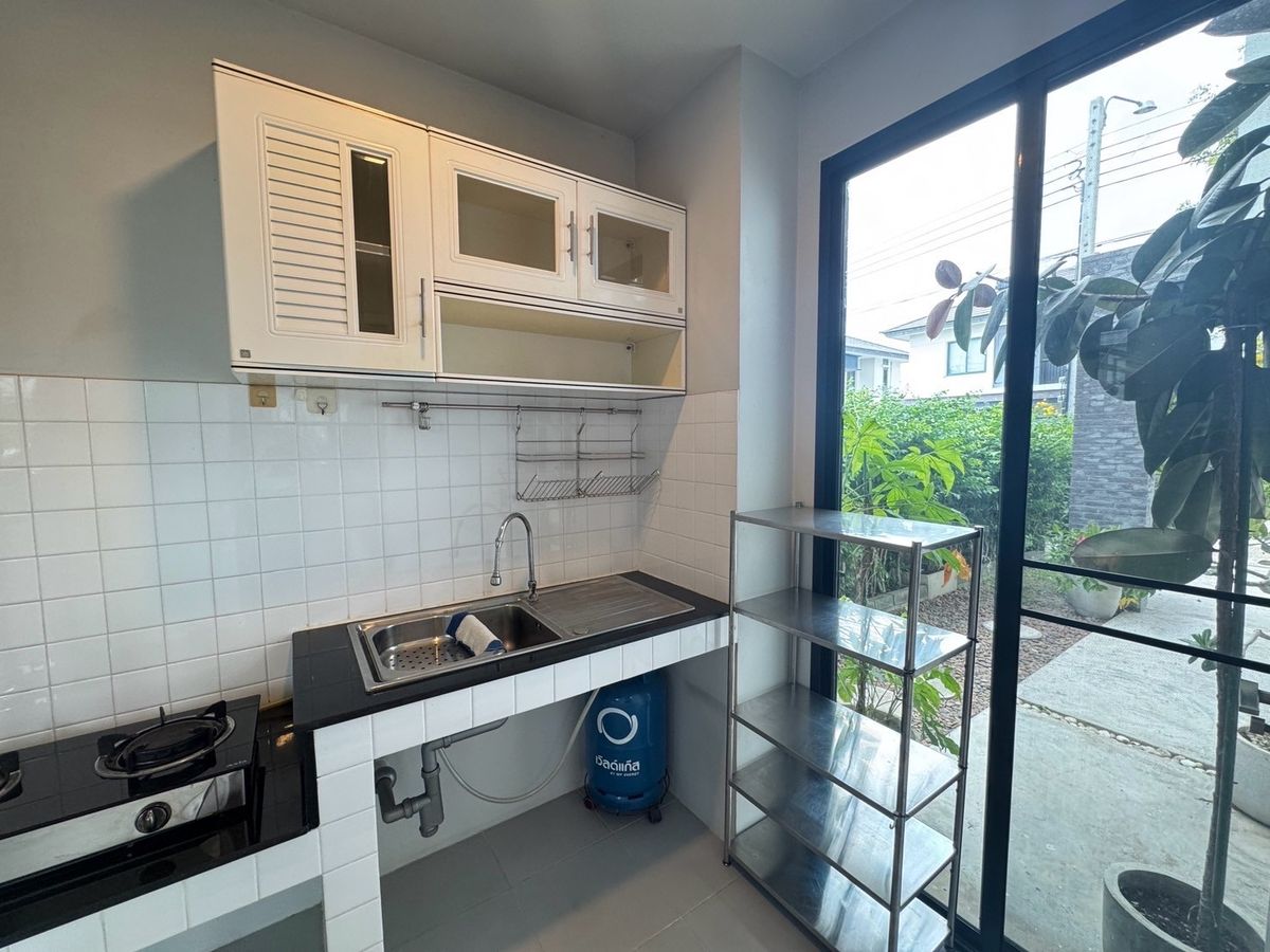 ขายบ้านสมุทรปราการ สำโรง : ขายบ้านเดี่ยวใกล้สนามบิน 3ห้องนอน 3ห้องน้ำ หลังริม ทิศเหนือ บ้านสวยมาก แถมเฟอร์ แถมเครื่องใช้ไฟฟ้าทั้งบ้าน!  โครงการบริทาเนีย บางนา-กม.12