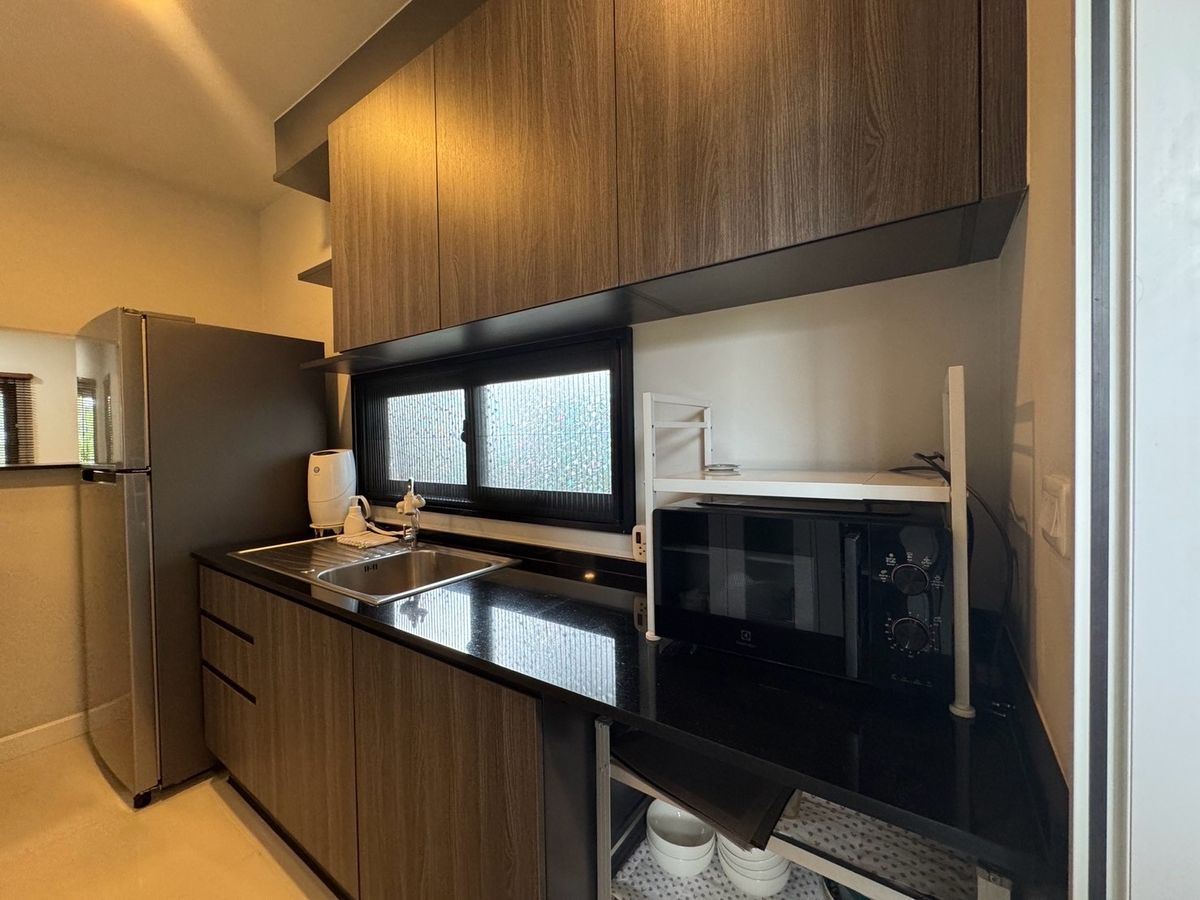 ขายบ้านสมุทรปราการ สำโรง : ขายบ้านเดี่ยวใกล้สนามบิน 3ห้องนอน 3ห้องน้ำ หลังริม ทิศเหนือ บ้านสวยมาก แถมเฟอร์ แถมเครื่องใช้ไฟฟ้าทั้งบ้าน!  โครงการบริทาเนีย บางนา-กม.12