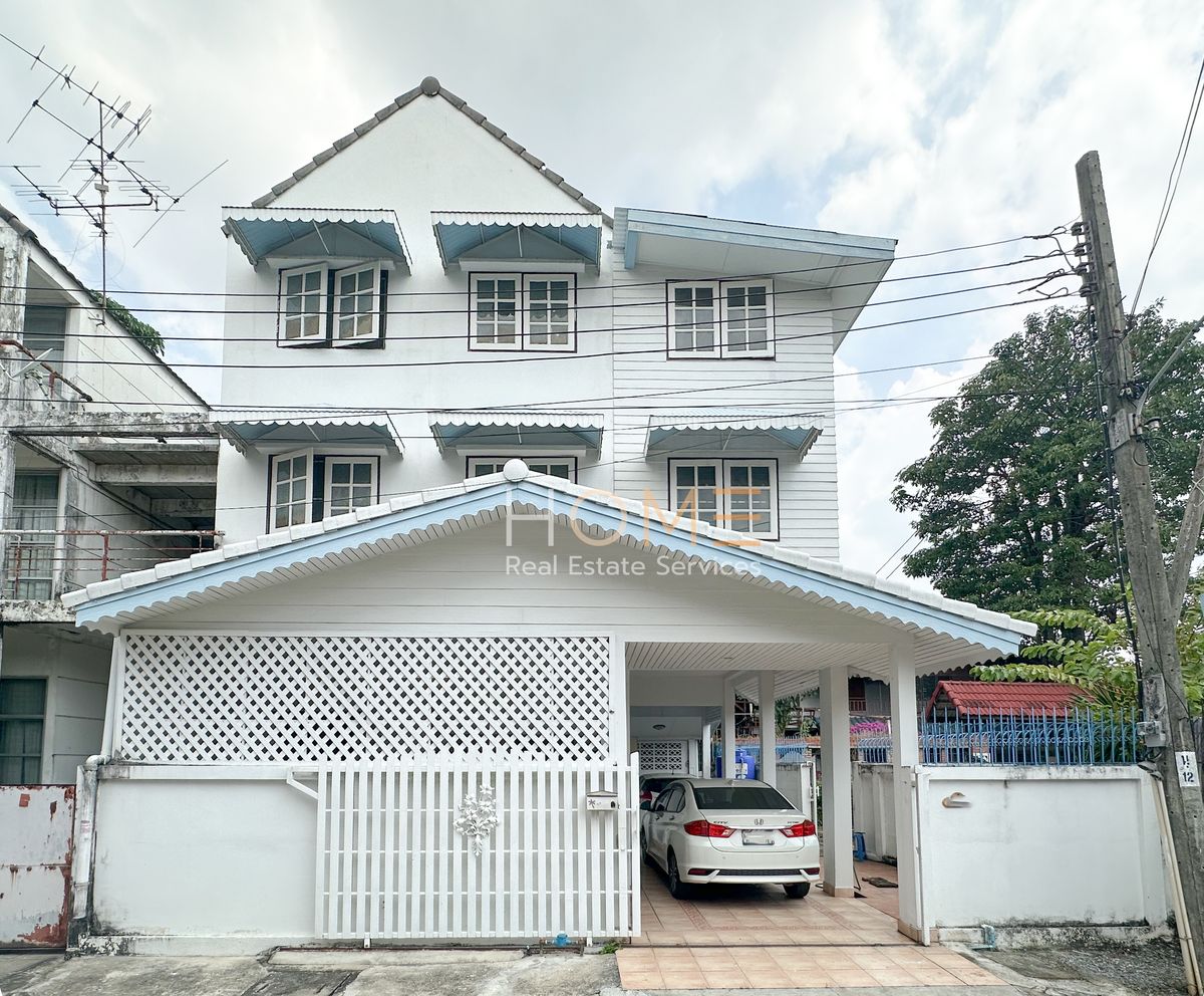 ขายคอนโดพระราม 9 เพชรบุรีตัดใหม่ RCA : เมืองทองธานี โครงการ 5 / 5 ห้องนอน (ขาย), Mueang Thong Thani 5 / 5 Bedrooms (SALE) GOLF008