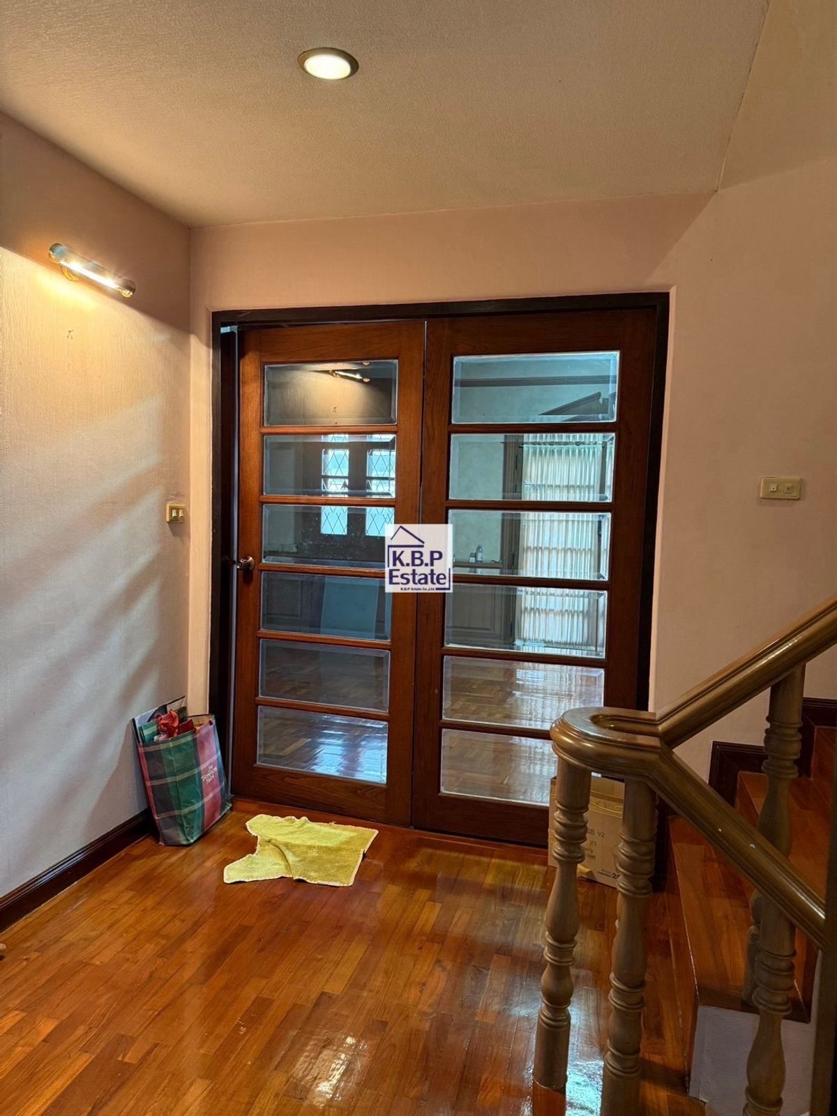 ขายทาวน์โฮมสาทร นราธิวาส : ขายบ้านทาวน์เฮ้าส์ ทำเลสาทร-เจริญราษฏร์10  // 35ตร.ว 7ห้องนอน 4ห้องน้ำ 13,500,000บาท