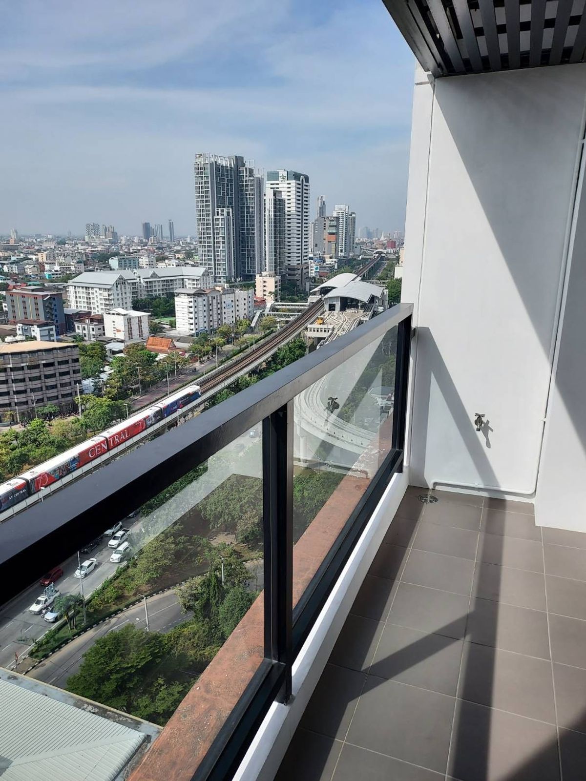 ให้เช่าคอนโดวงเวียนใหญ่ เจริญนคร : 🏙 ปล่อยเช่าคอนโดหรู ทำเลใจกลางเมือง ใกล้ BTS ตากสิน – Urbano Sathorn ✨ห้องขนาดใหญ่ 74 ตร.ม. ชั้น 18 | วิวสะพานตากสิน | เฟอร์ครบ 