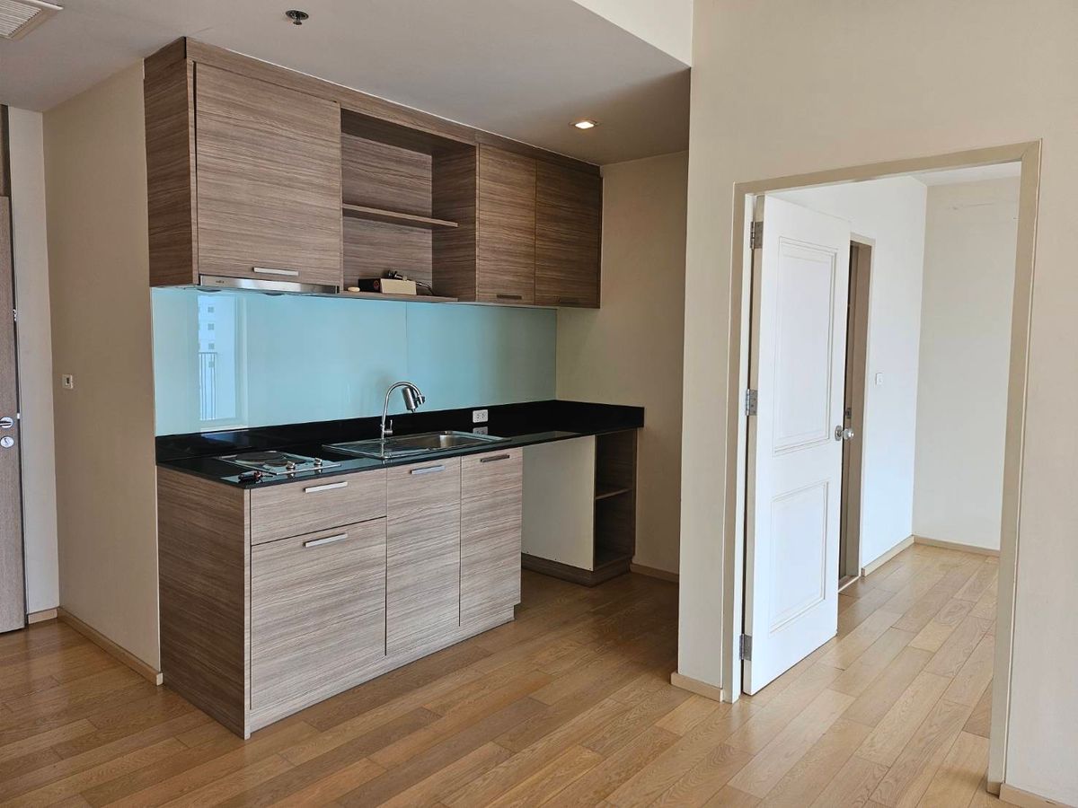 ขายคอนโดอารีย์ อนุสาวรีย์ : ขายด่วน! ห้องเปล่า สภาพดีมาก Noble Reform 1 bed 1 bath 56 Sq.m ชั้นสูง ใกล้บีทีเอสมาก ราคาเพียง 9.5 ล้านเท่านั้น