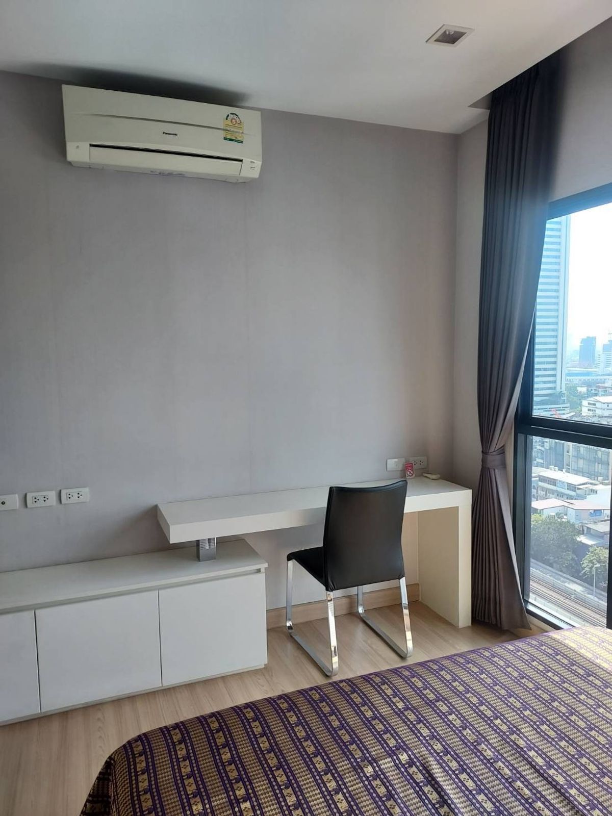 ให้เช่าคอนโดวงเวียนใหญ่ เจริญนคร : 🏙 ปล่อยเช่าคอนโดหรู ทำเลใจกลางเมือง ใกล้ BTS ตากสิน – Urbano Sathorn ✨ห้องขนาดใหญ่ 74 ตร.ม. ชั้น 18 | วิวสะพานตากสิน | เฟอร์ครบ 