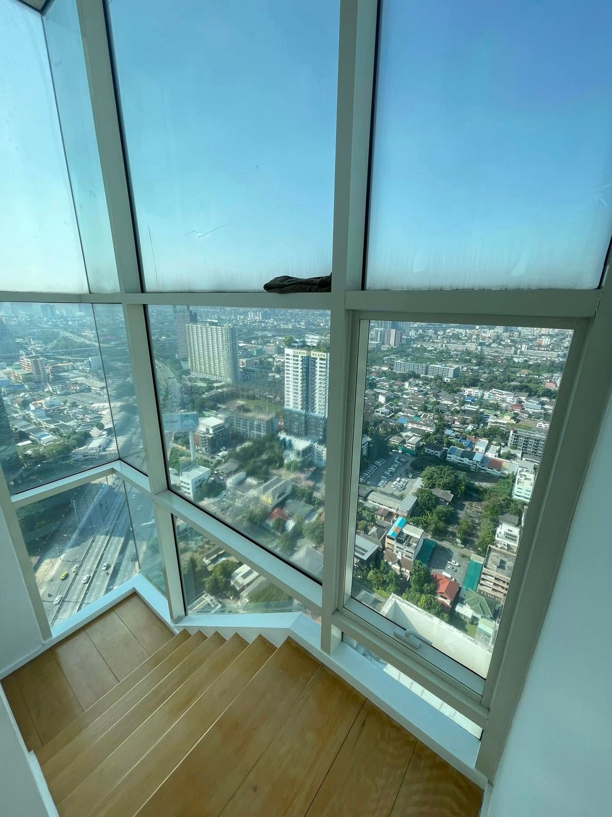 ขายคอนโดเกษตรศาสตร์ รัชโยธิน : เจ้าของปรับราคาลงเป็นล้าน คอนโด Wind Ratchayothin ห้อง Penthouse ขายต่ำกว่าราคาตลาด วิวเมืองโปร่ง หาไม่ได้แล้วมีไม่กี่ห้องต่อชั้น