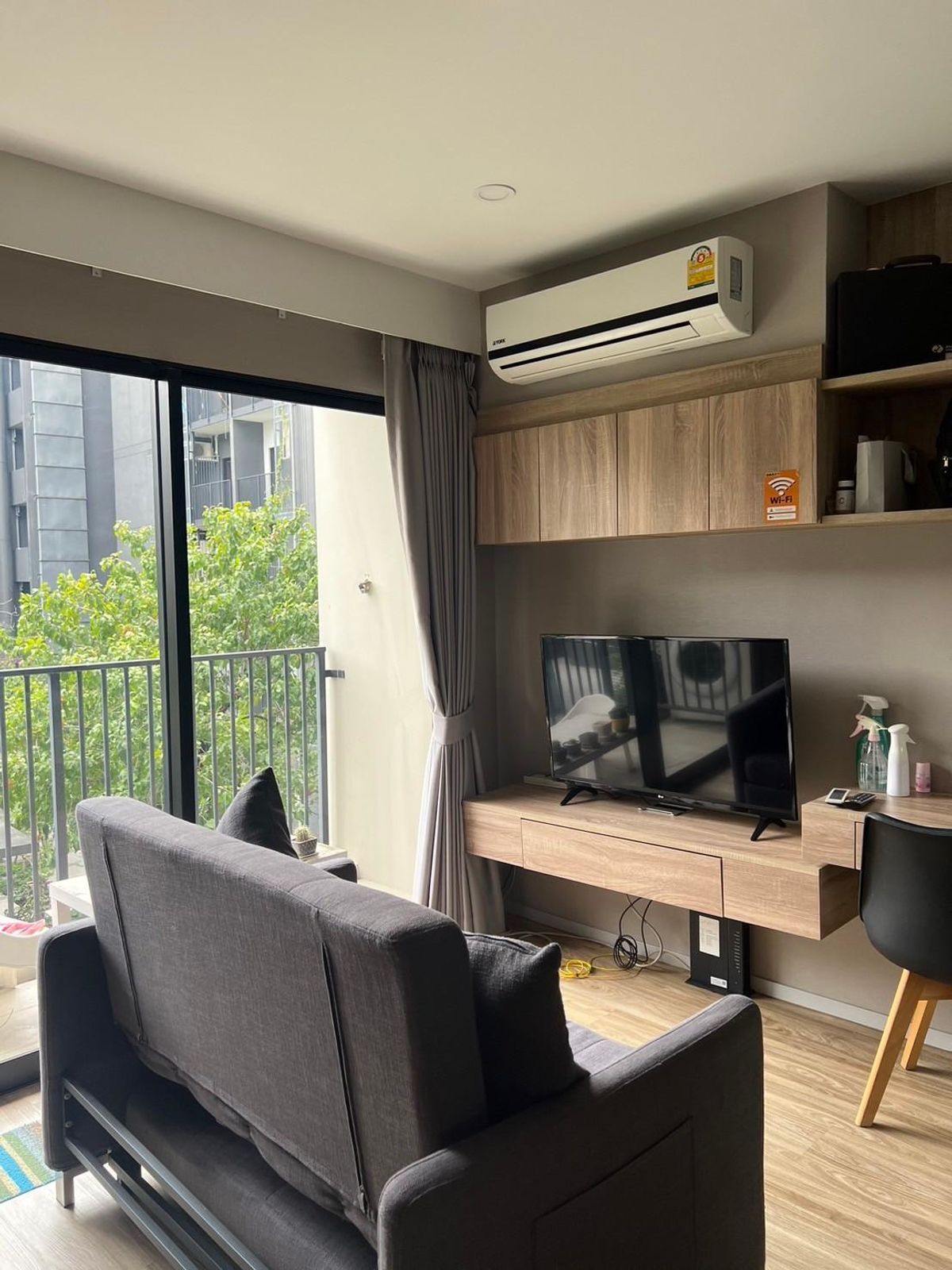 ให้เช่าคอนโดสาทร นราธิวาส : Blossom Condo Sathorn Charoenrat For rent, Ready to move, 1 year contract only