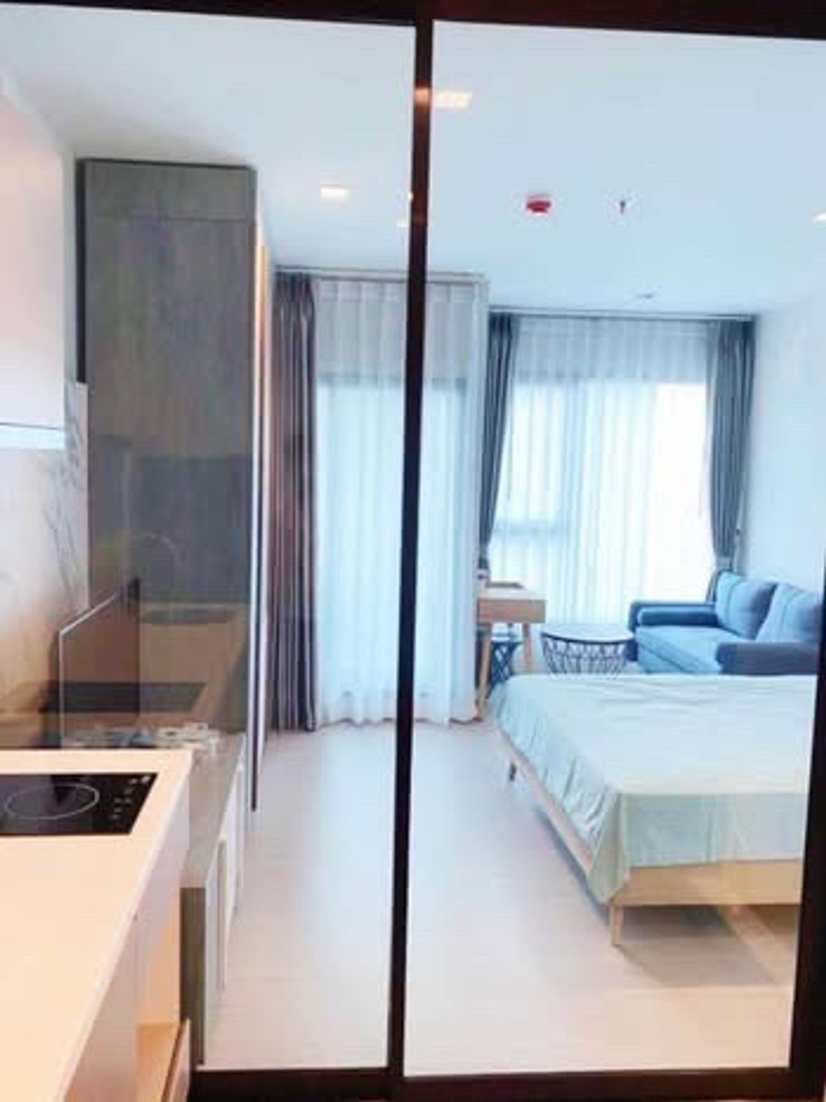 For RentCondoRama9, Petchburi, RCA : Life Asoke Rama 9 for rent  studio 