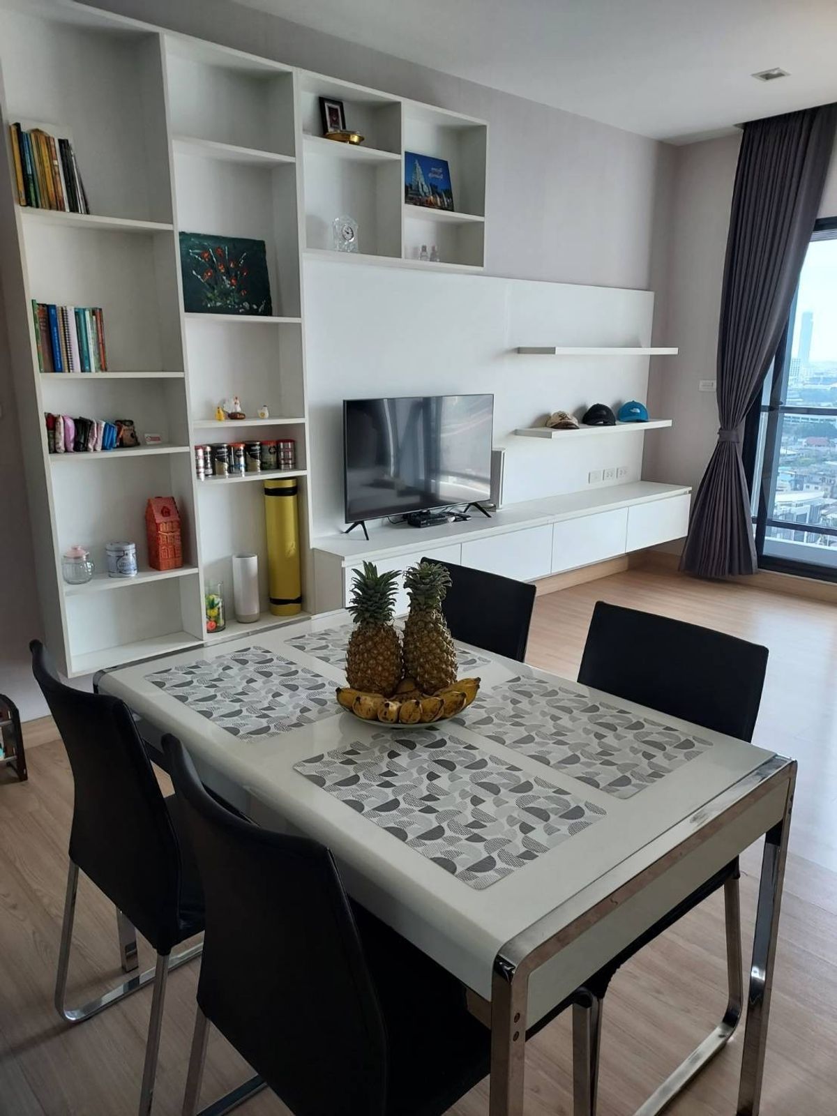 ให้เช่าคอนโดวงเวียนใหญ่ เจริญนคร : 🏙 ปล่อยเช่าคอนโดหรู ทำเลใจกลางเมือง ใกล้ BTS ตากสิน – Urbano Sathorn ✨ห้องขนาดใหญ่ 74 ตร.ม. ชั้น 18 | วิวสะพานตากสิน | เฟอร์ครบ 