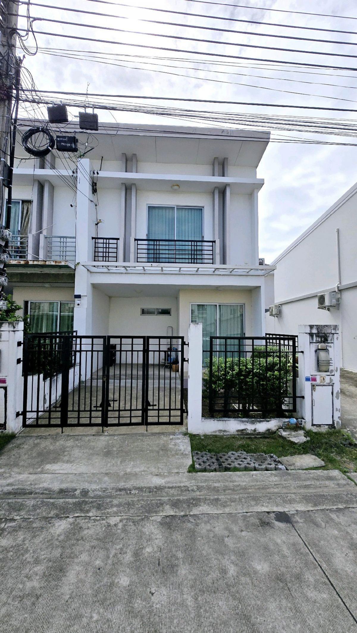 For SaleTownhomeBangna, Bearing, Lasalle : ✅ Sell Townhom Pruksatown Nexts Bangna Km.5 📍 Area 16.80 sq.w., 2nd floor, 3 bedrooms, 2 bathrooms ✅ Price 2,590,000 baht 🔔 Hurry and book now.