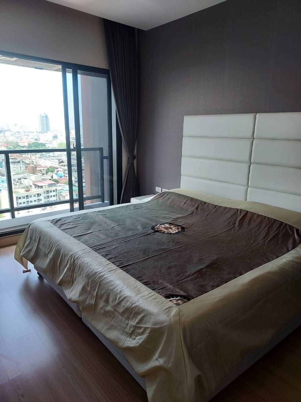 ให้เช่าคอนโดวงเวียนใหญ่ เจริญนคร : 🏙 ปล่อยเช่าคอนโดหรู ทำเลใจกลางเมือง ใกล้ BTS ตากสิน – Urbano Sathorn ✨ห้องขนาดใหญ่ 74 ตร.ม. ชั้น 18 | วิวสะพานตากสิน | เฟอร์ครบ 