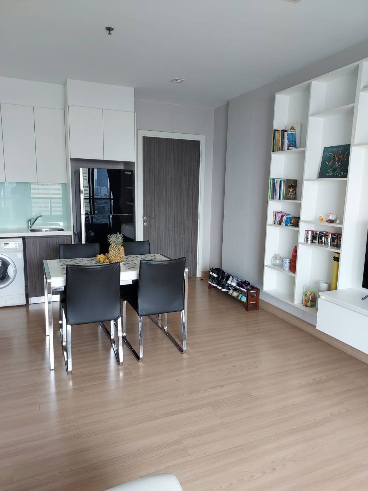 ให้เช่าคอนโดวงเวียนใหญ่ เจริญนคร : 🏙 ปล่อยเช่าคอนโดหรู ทำเลใจกลางเมือง ใกล้ BTS ตากสิน – Urbano Sathorn ✨ห้องขนาดใหญ่ 74 ตร.ม. ชั้น 18 | วิวสะพานตากสิน | เฟอร์ครบ 