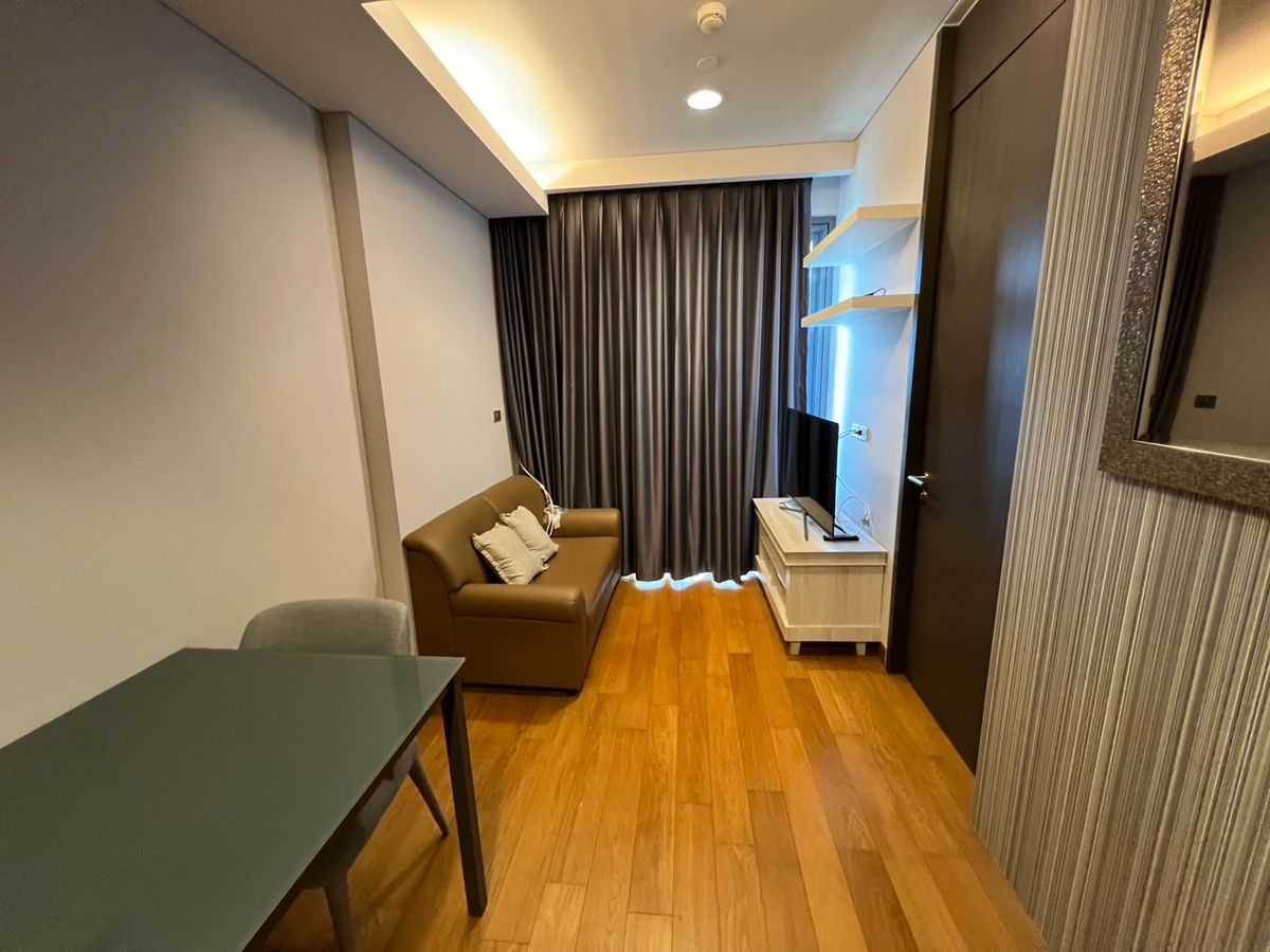 For RentCondoSukhumvit, Asoke, Thonglor : urgent! The angel room is very high, The Lumpini 24 1 Bedroom 1 Bathroom 31 SQ.M 30,000 Baht