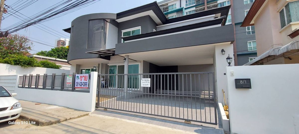ขายบ้านพัฒนาการ ศรีนครินทร์ : ขายบ้านเดี่ยว 2 ชั้น กรีนการ์เด้น เนื้อที่ 73.2 ตร.ว **บ้านพร้อมอยู่ รีโนเวทใหม่ทั้งหมด ทำเลดี ใกล้รถไฟฟ้า**หลังห้างซีคอนสแควร์ ศรีนครินทร์ 49 หนองบอน ประเวศ  (เป็นบ้านนอกโครงการ )