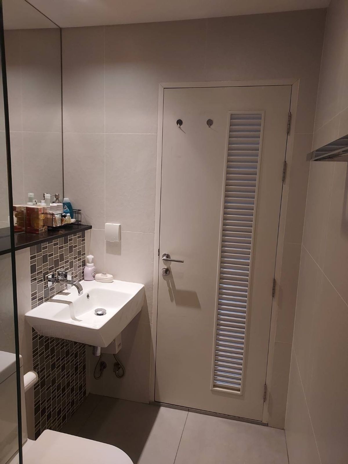 ให้เช่าคอนโดวงเวียนใหญ่ เจริญนคร : 🏙 ปล่อยเช่าคอนโดหรู ทำเลใจกลางเมือง ใกล้ BTS ตากสิน – Urbano Sathorn ✨ห้องขนาดใหญ่ 74 ตร.ม. ชั้น 18 | วิวสะพานตากสิน | เฟอร์ครบ 