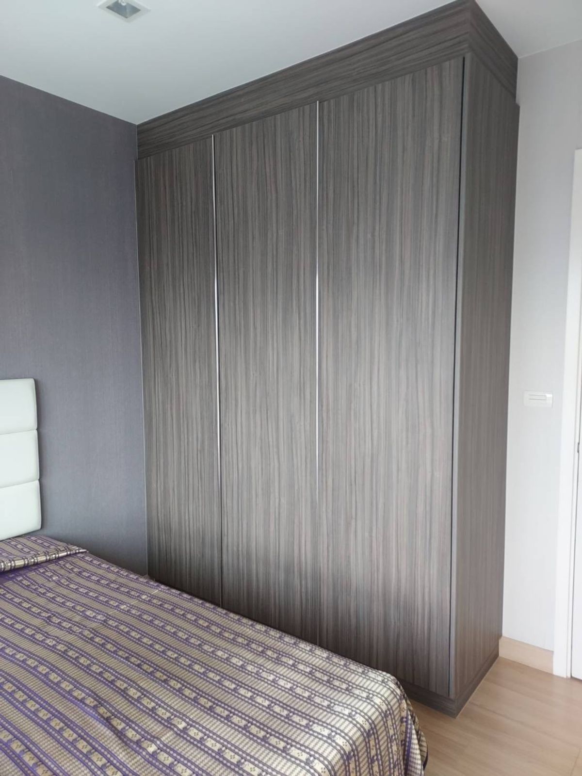 ให้เช่าคอนโดวงเวียนใหญ่ เจริญนคร : 🏙 ปล่อยเช่าคอนโดหรู ทำเลใจกลางเมือง ใกล้ BTS ตากสิน – Urbano Sathorn ✨ห้องขนาดใหญ่ 74 ตร.ม. ชั้น 18 | วิวสะพานตากสิน | เฟอร์ครบ 