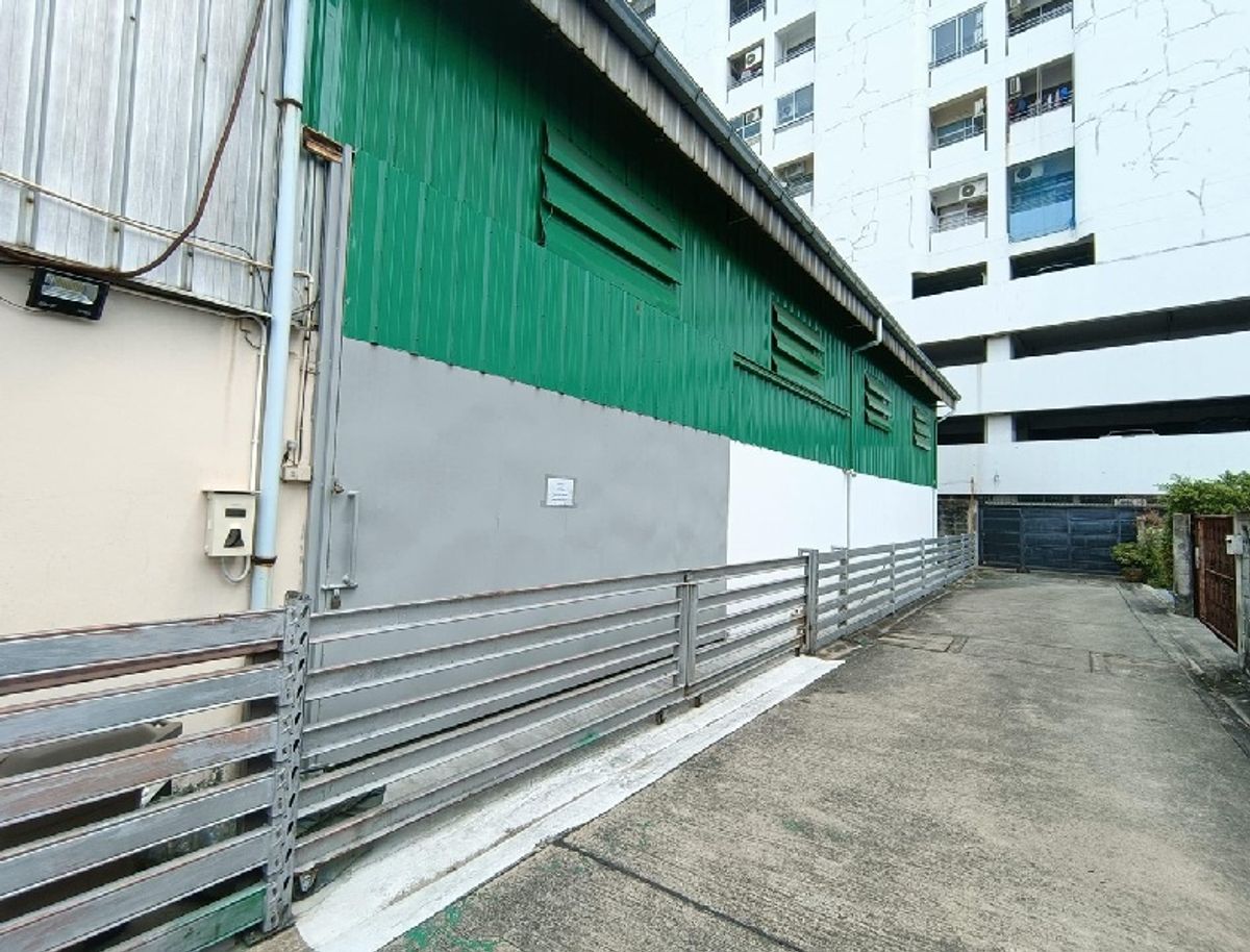 ให้เช่าโกดังพัฒนาการ ศรีนครินทร์ : For Rent ให้เช่าโกดัง พร้อมสำนักงาน มีชั้นวางสินค้าในโกดัง / พื้นที่ใช้สอย 400 ตารางเมตร / ทำเลพัฒนการ / ซอยพัฒนาการ เข้าซอยไม่ลึก ทำเลดีมาก