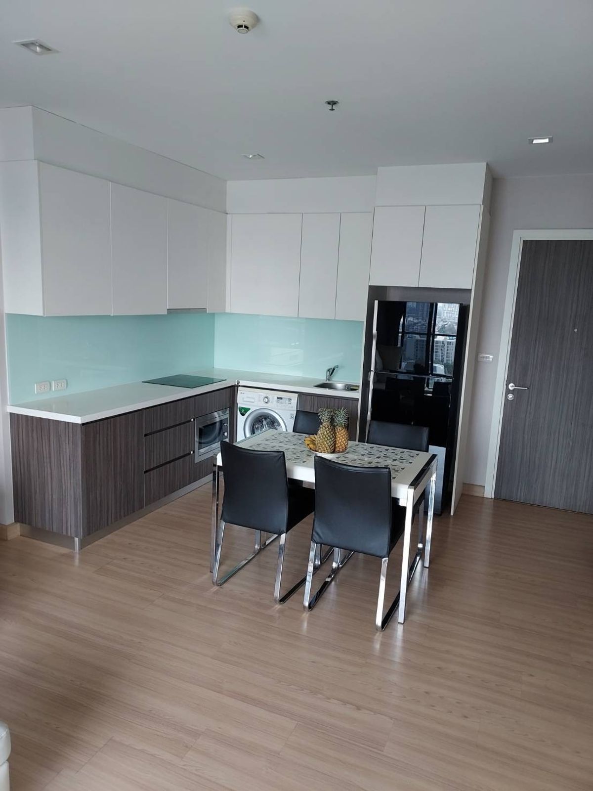 ให้เช่าคอนโดวงเวียนใหญ่ เจริญนคร : 🏙 ปล่อยเช่าคอนโดหรู ทำเลใจกลางเมือง ใกล้ BTS ตากสิน – Urbano Sathorn ✨ห้องขนาดใหญ่ 74 ตร.ม. ชั้น 18 | วิวสะพานตากสิน | เฟอร์ครบ 