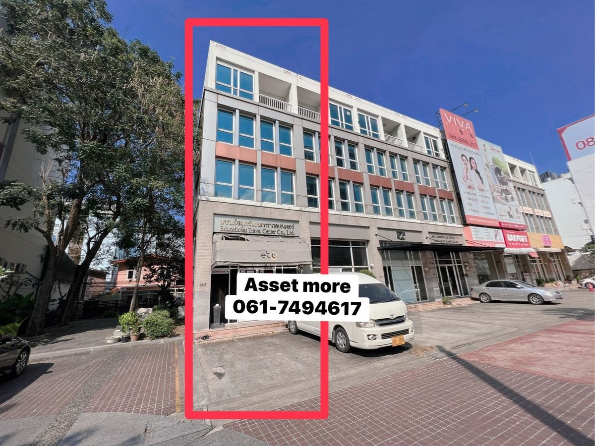 For RentShop HouseWongwianyai, Charoennakor : Rent a 4 -story commercial building, corner building near BTS Wongwian Yai. Size 16 Sq. Usable area 320 sqm. Khlong Ton Sai Subdistrict, Khlong San District, Bangkok